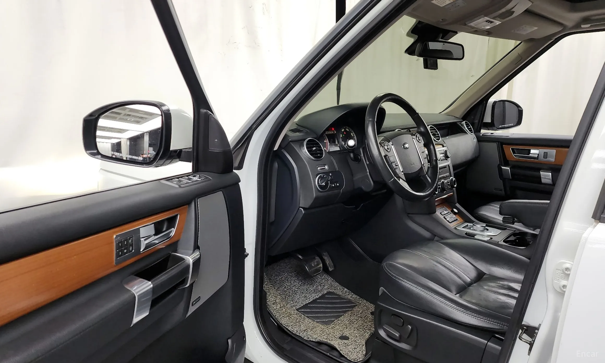 Land Rover Discovery 4 превью 10