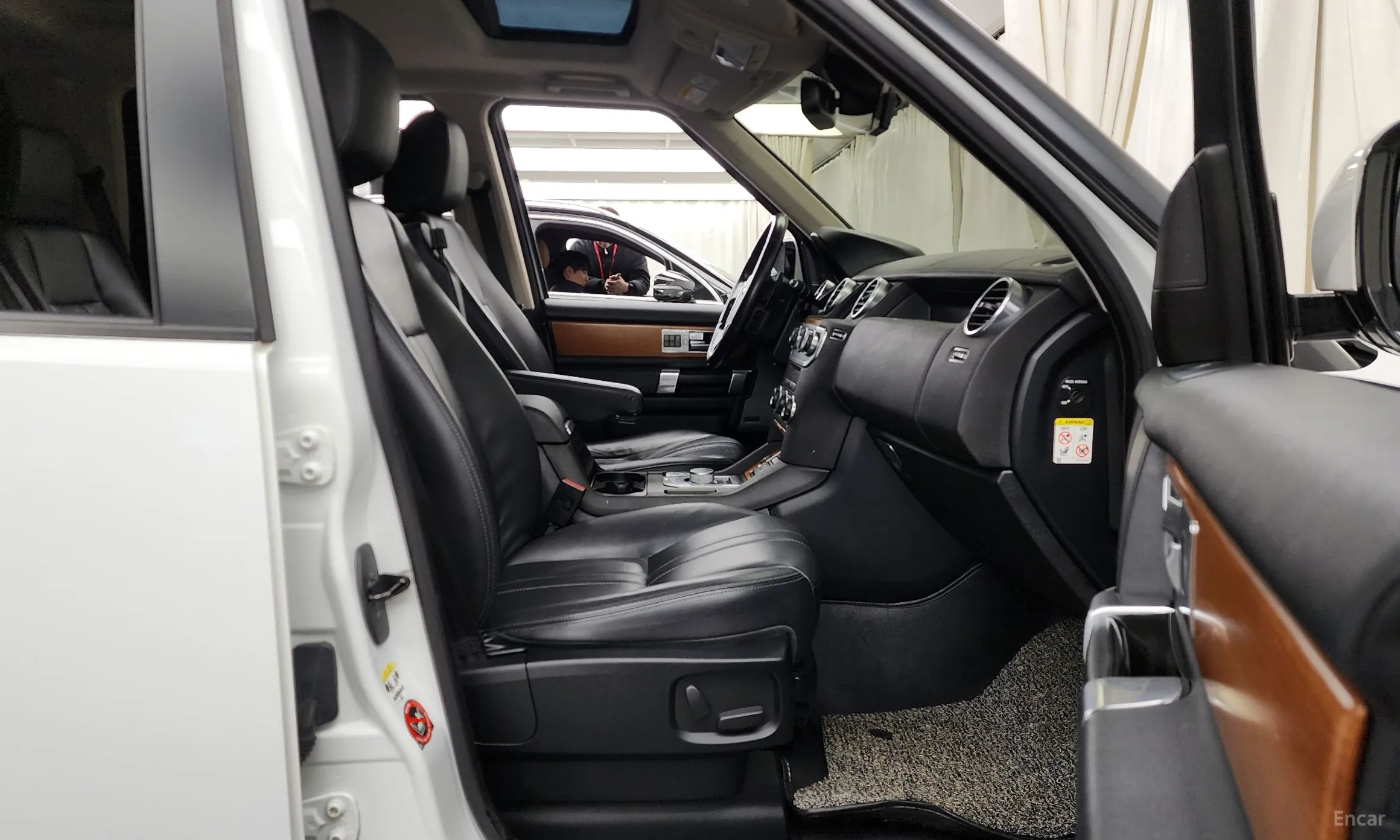 Land Rover Discovery 4 превью 11