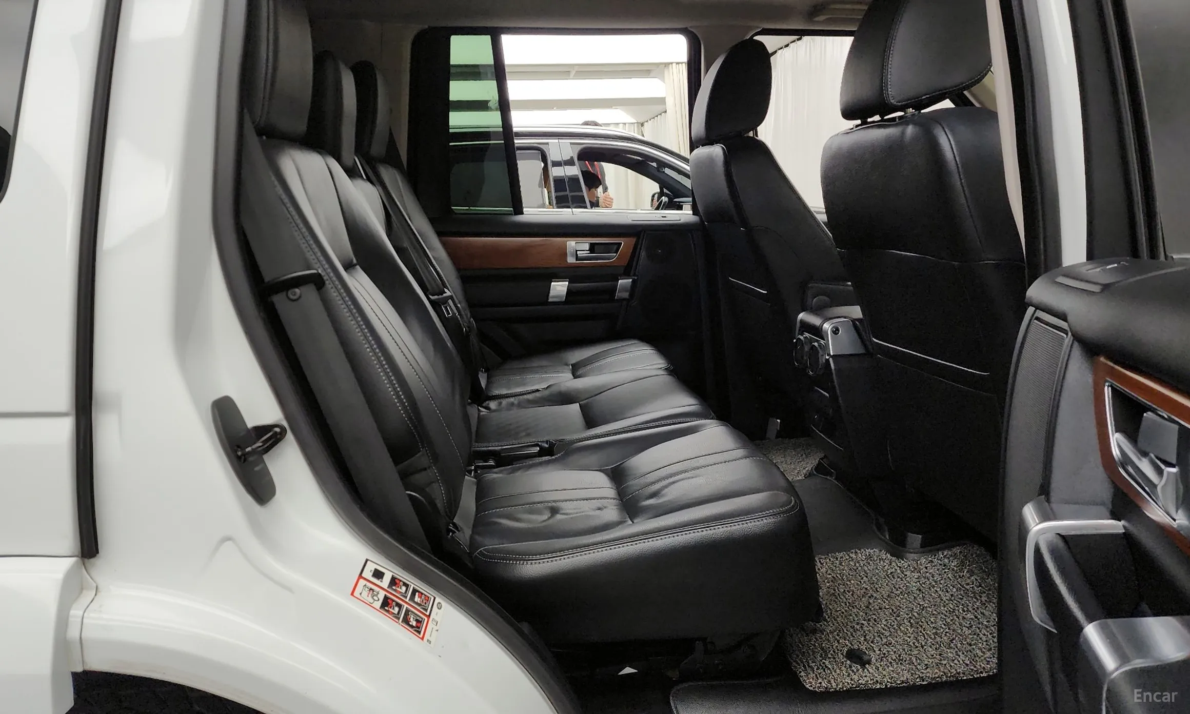 Land Rover Discovery 4 превью 12