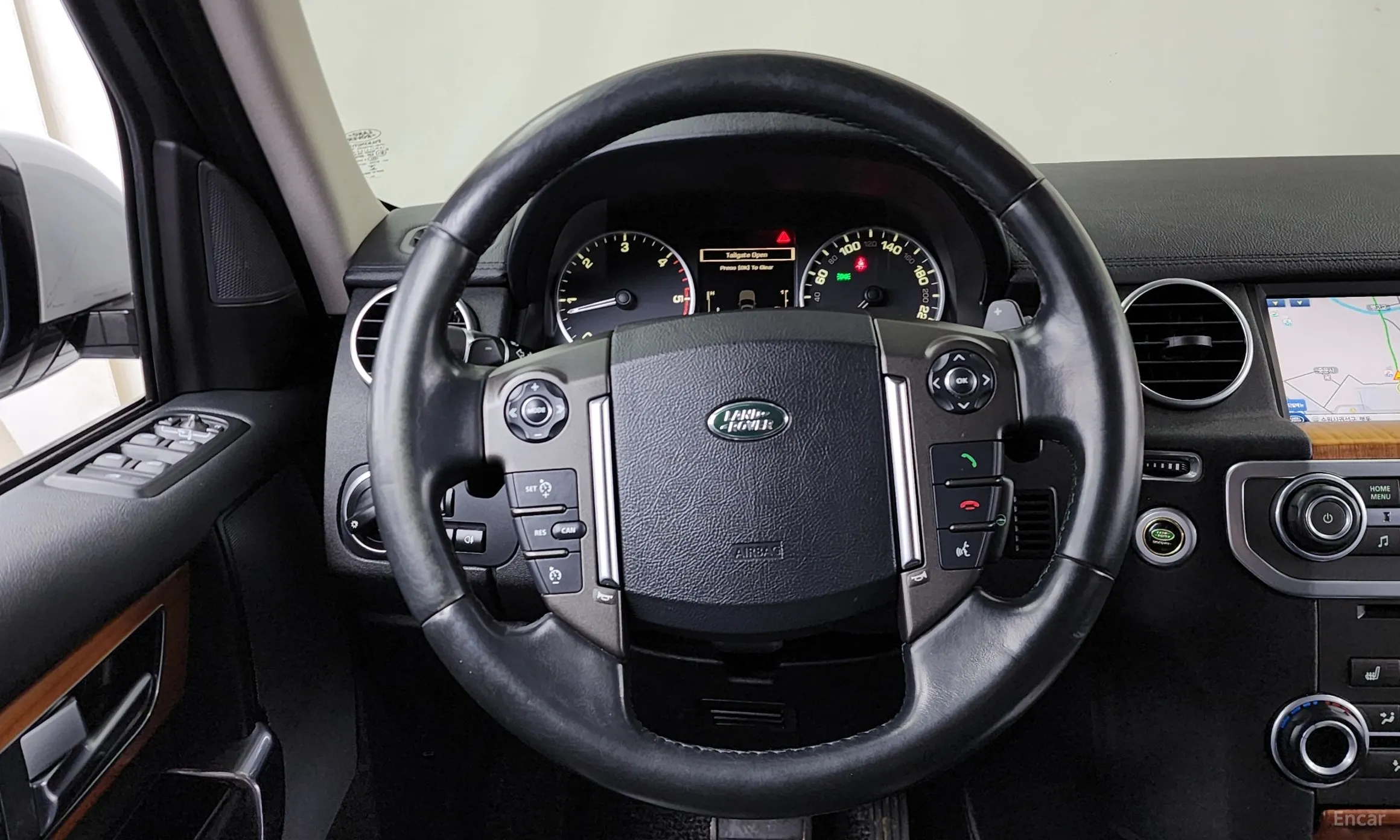 Land Rover Discovery 4 превью 13