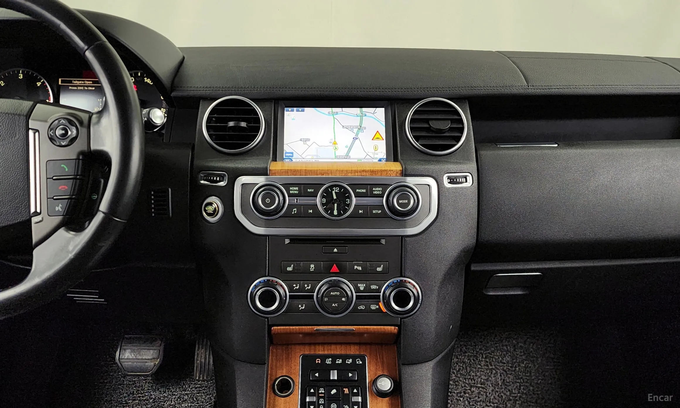 Land Rover Discovery 4 превью 14