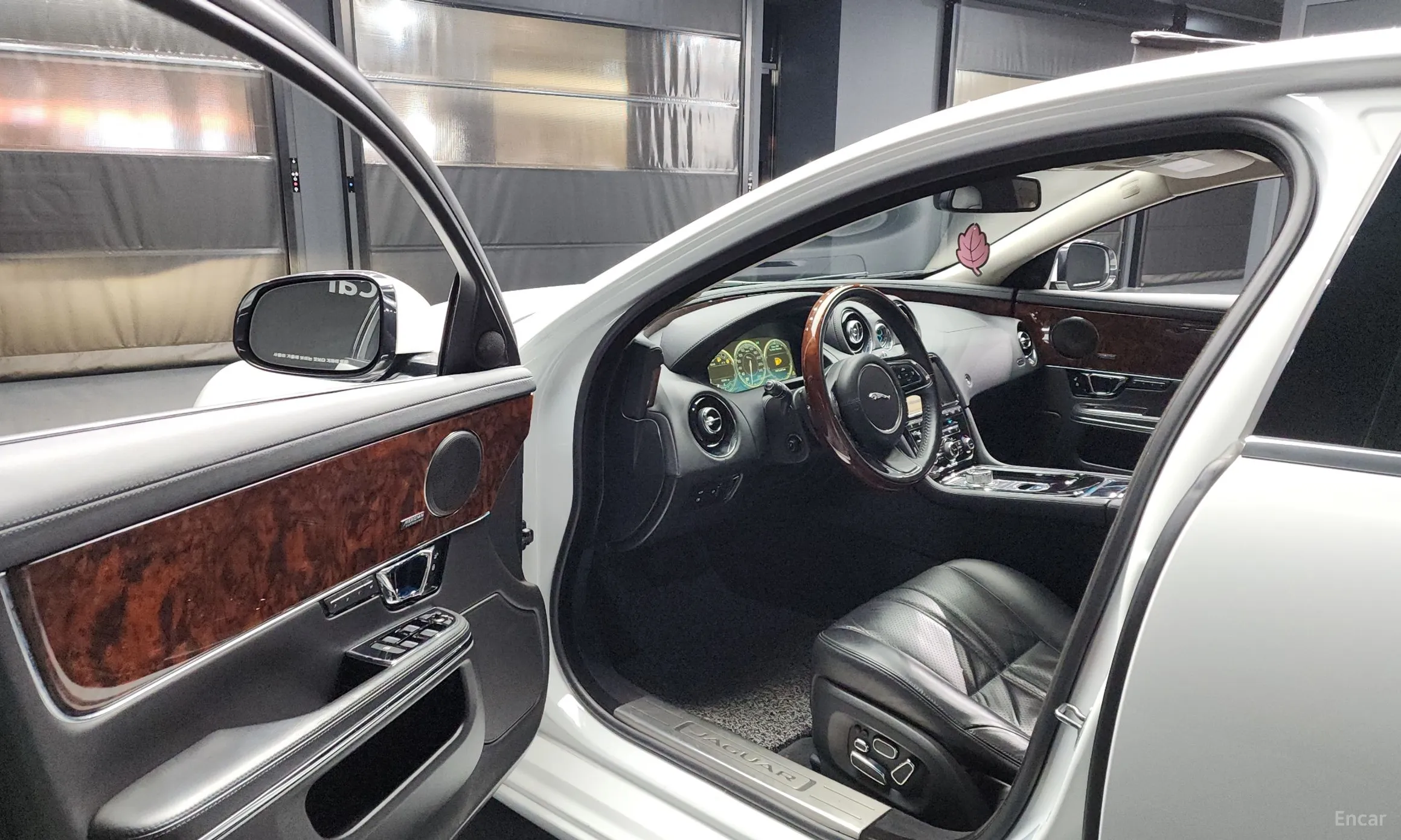 Jaguar All New XJ превью 10