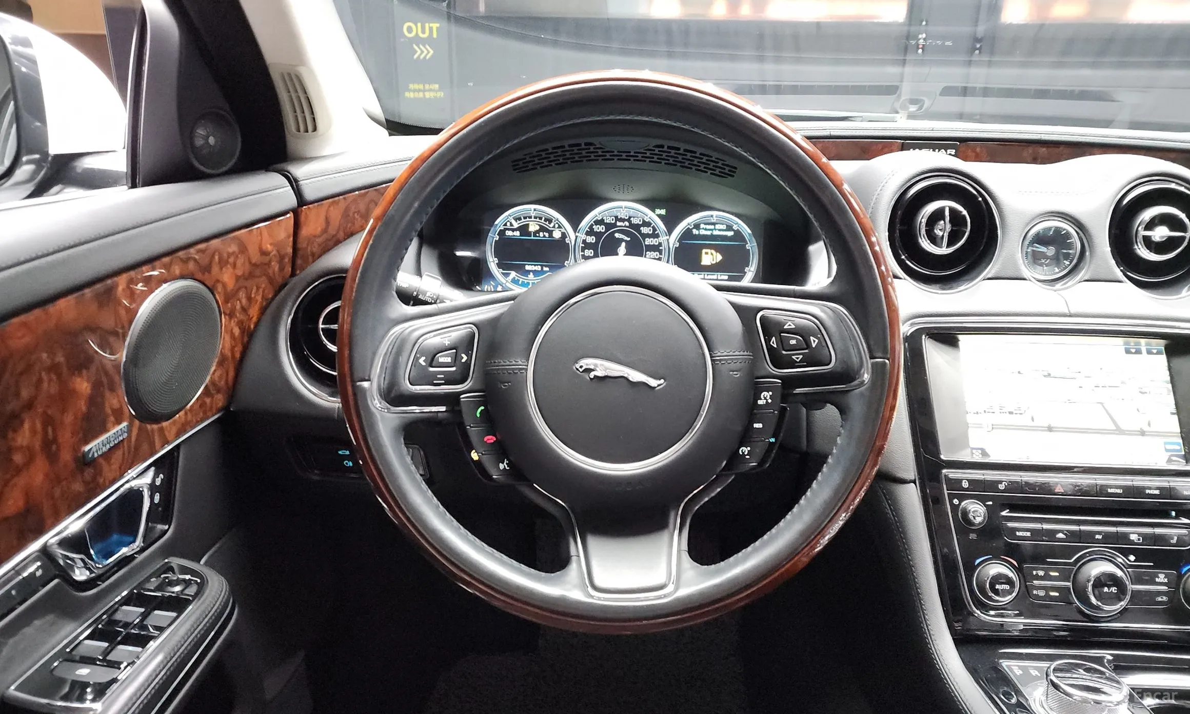 Jaguar All New XJ превью 13