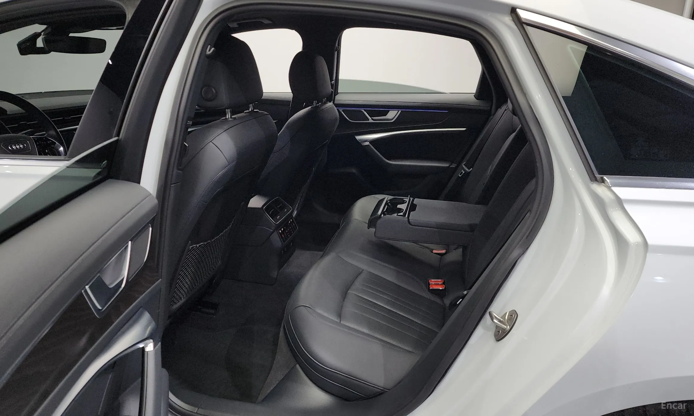 Audi A6 (C8) превью 11
