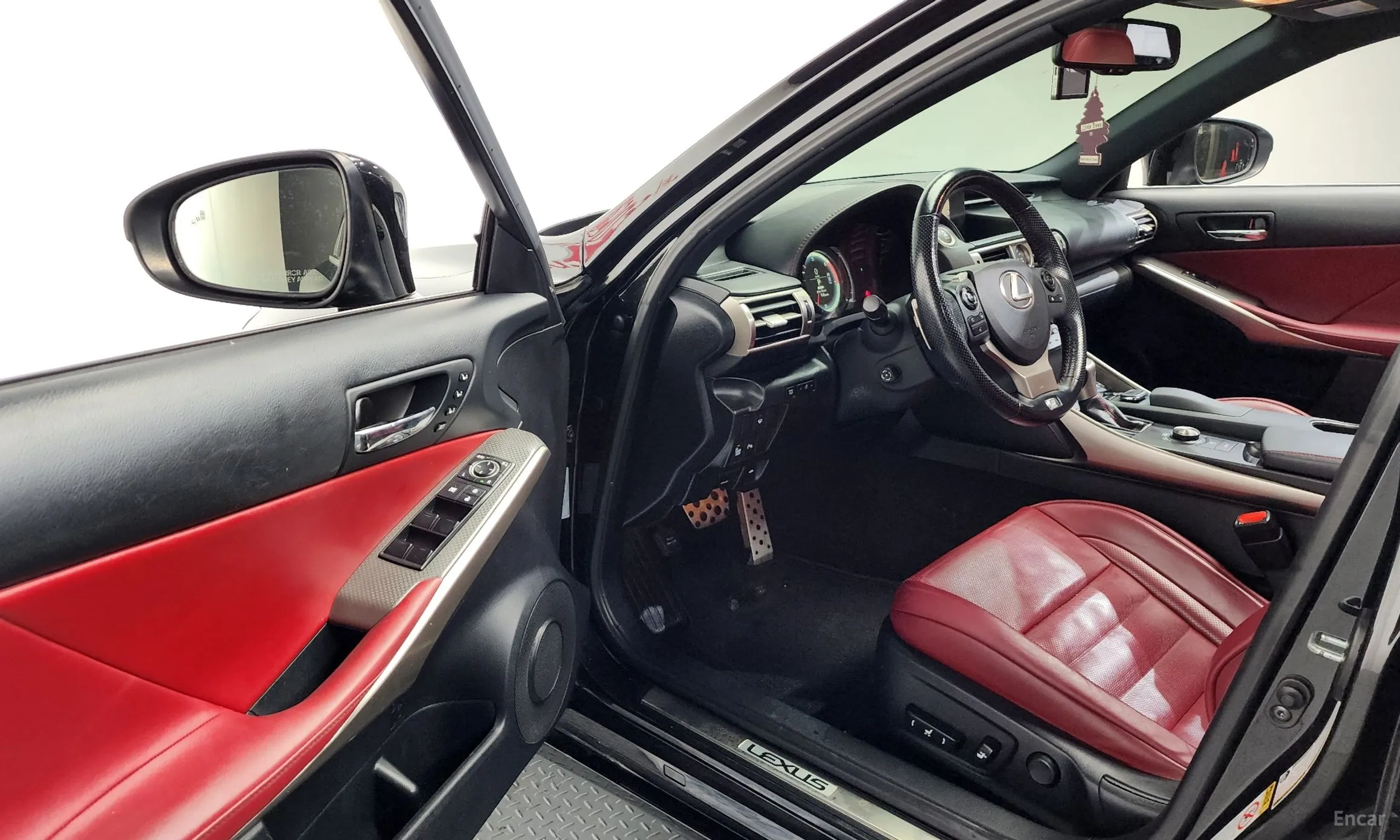 Lexus New IS200t превью 10