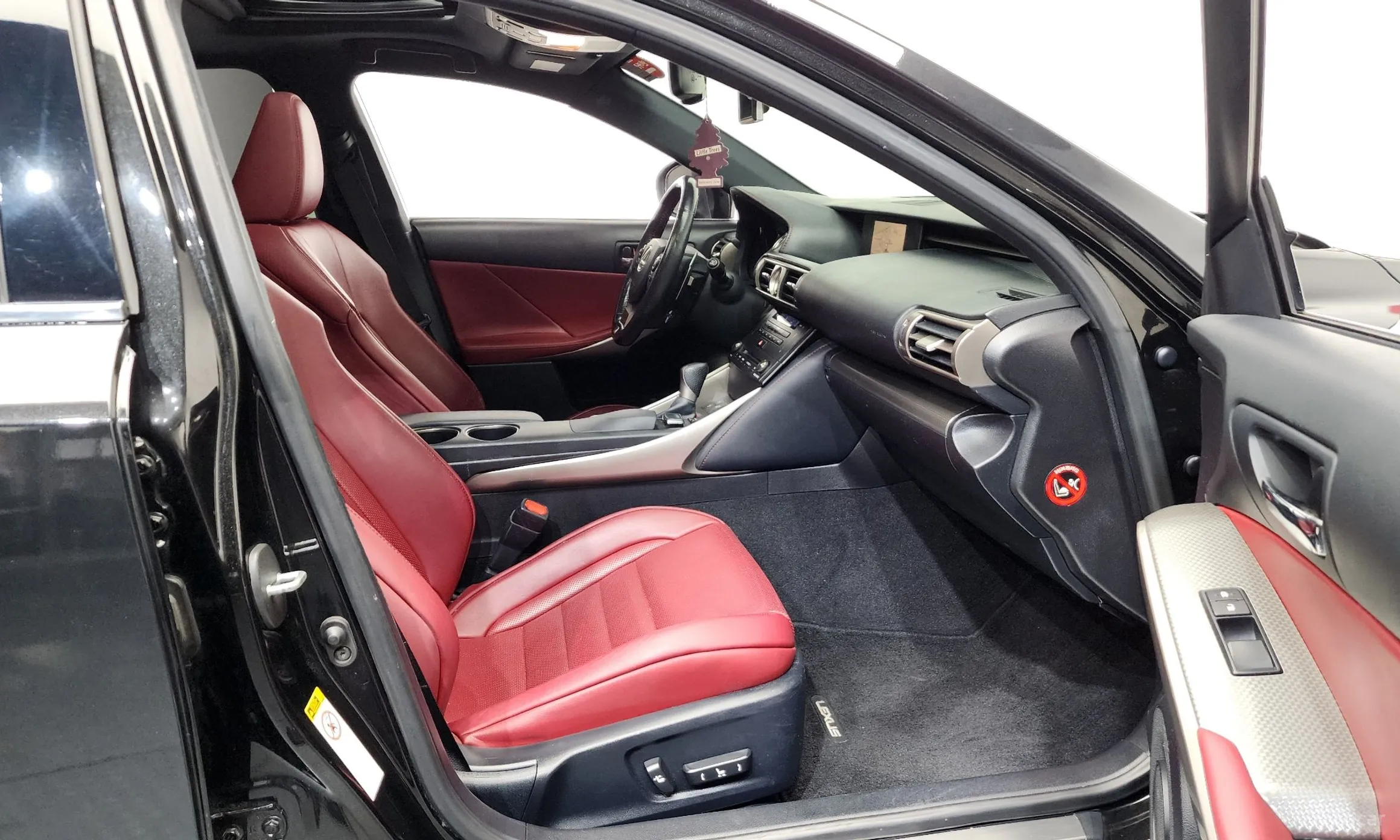 Lexus New IS200t превью 11