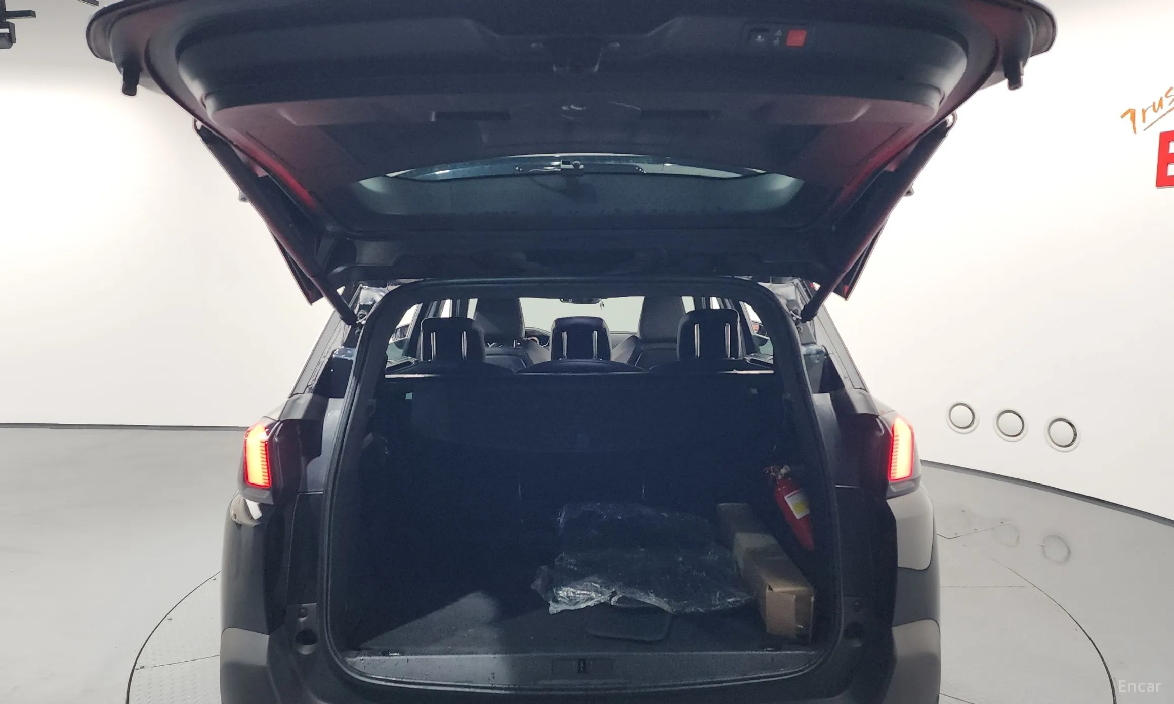Peugeot 5008 2nd generation превью 20