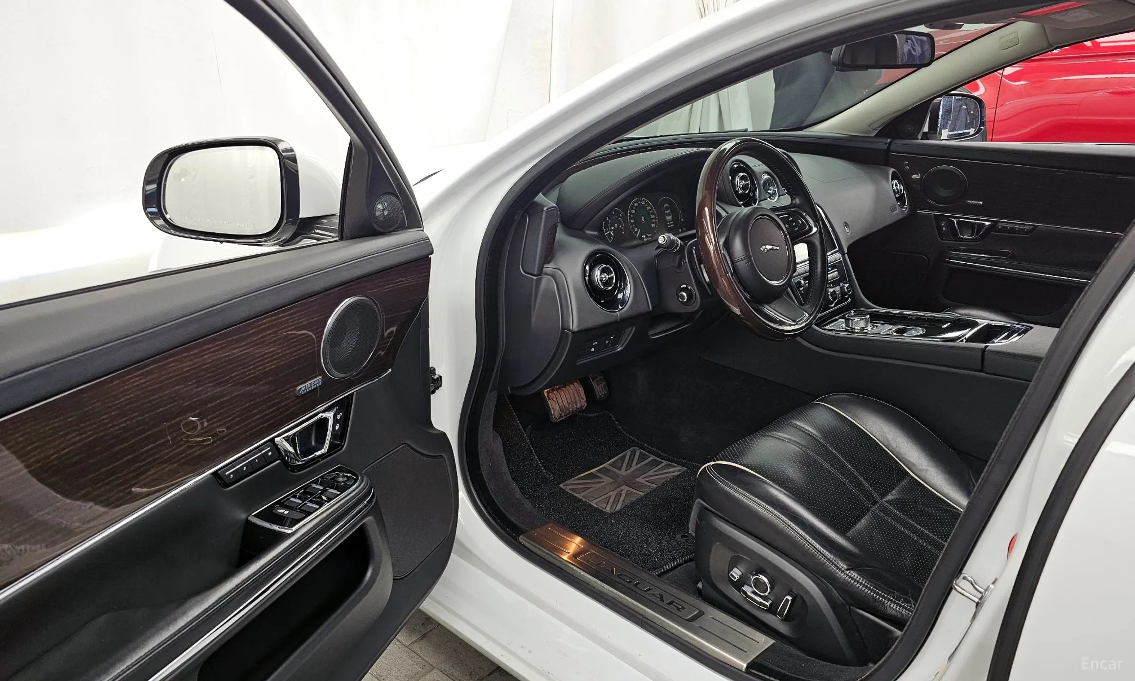 Jaguar All New XJ превью 10