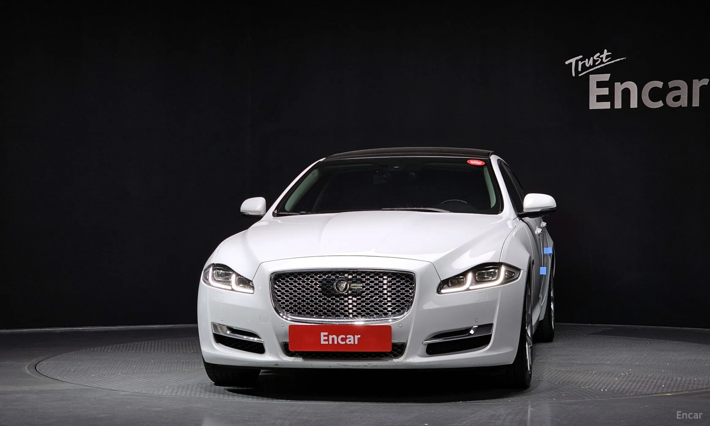Jaguar All New XJ превью 3