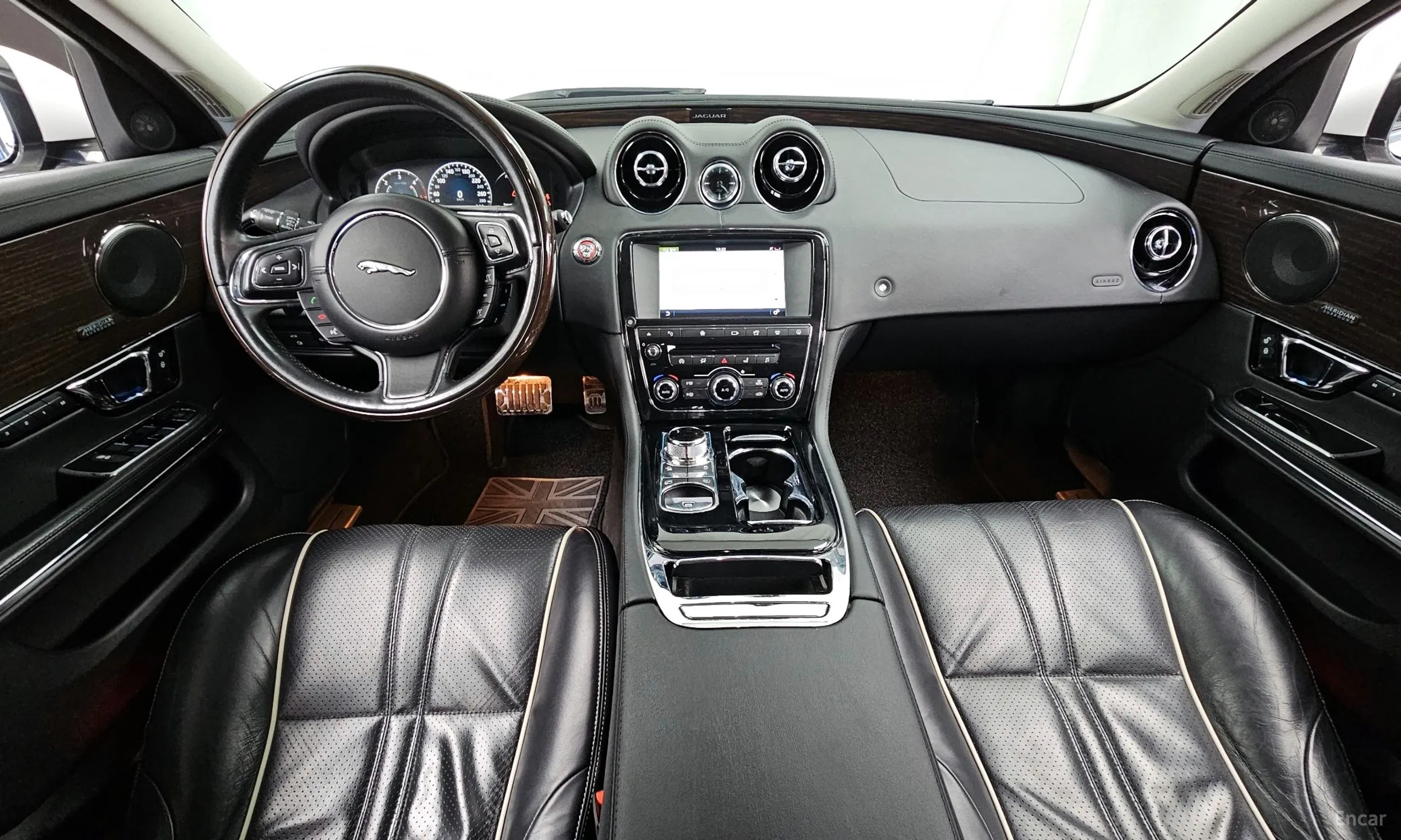 Jaguar All New XJ превью 7