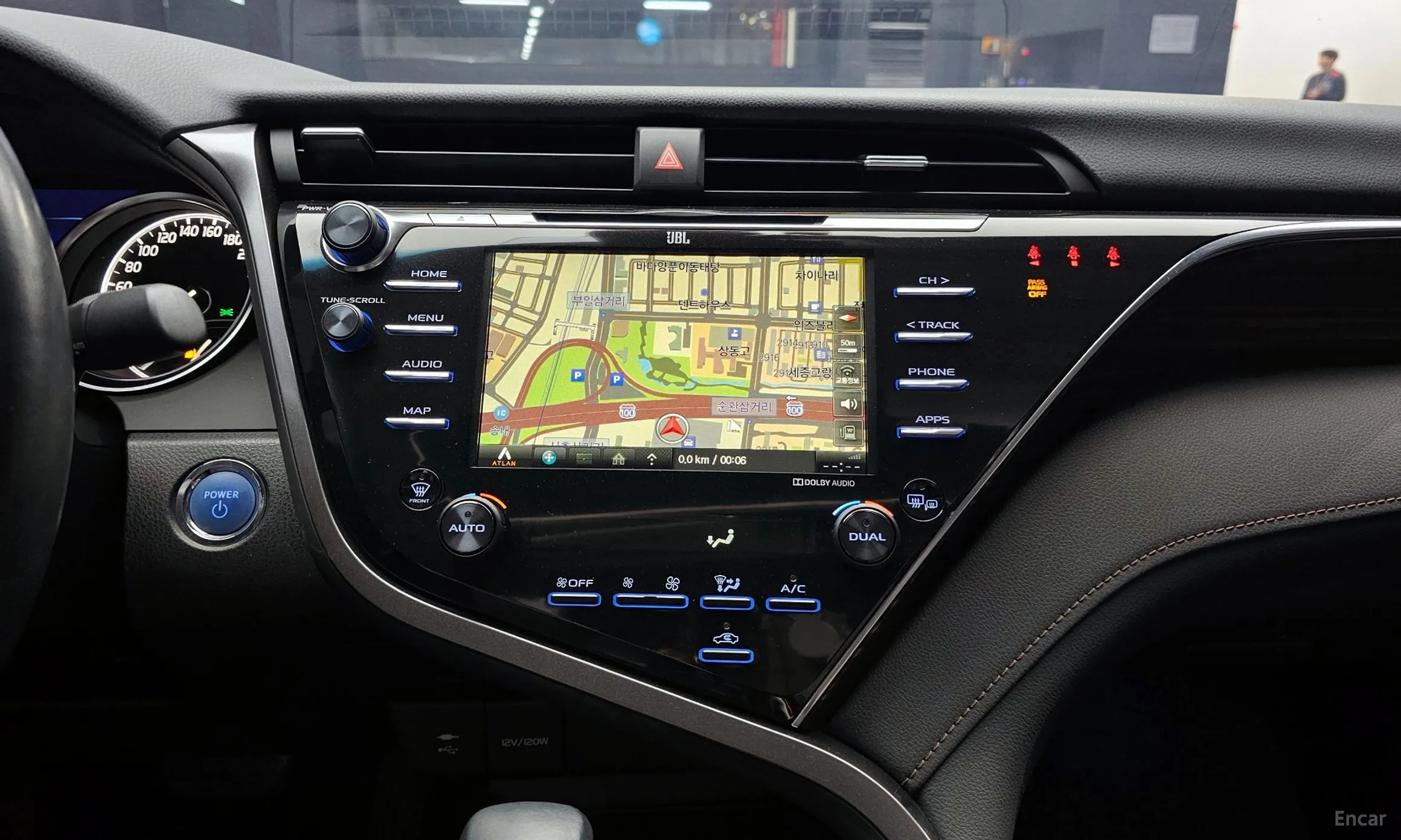 Toyota Camry (XV70) превью 14