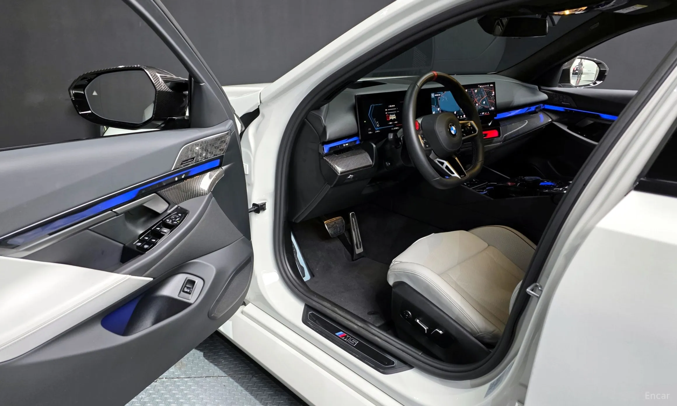 BMW M5 (G90) превью 10