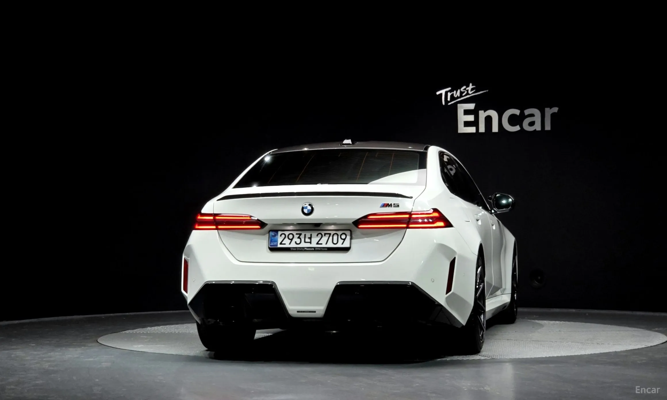 BMW M5 (G90) превью 4