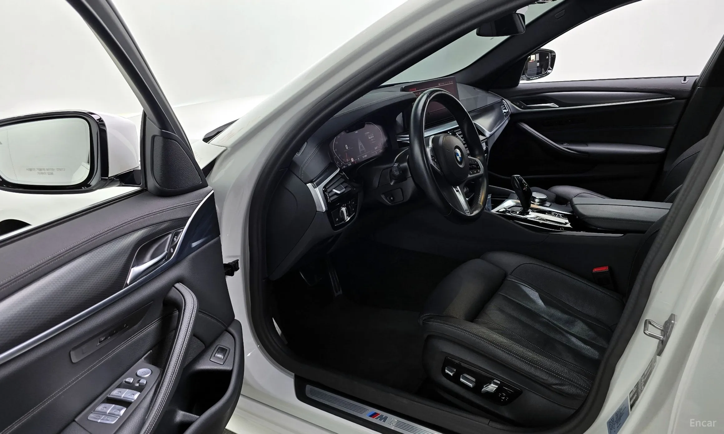 BMW 5 Series (G30) превью 10