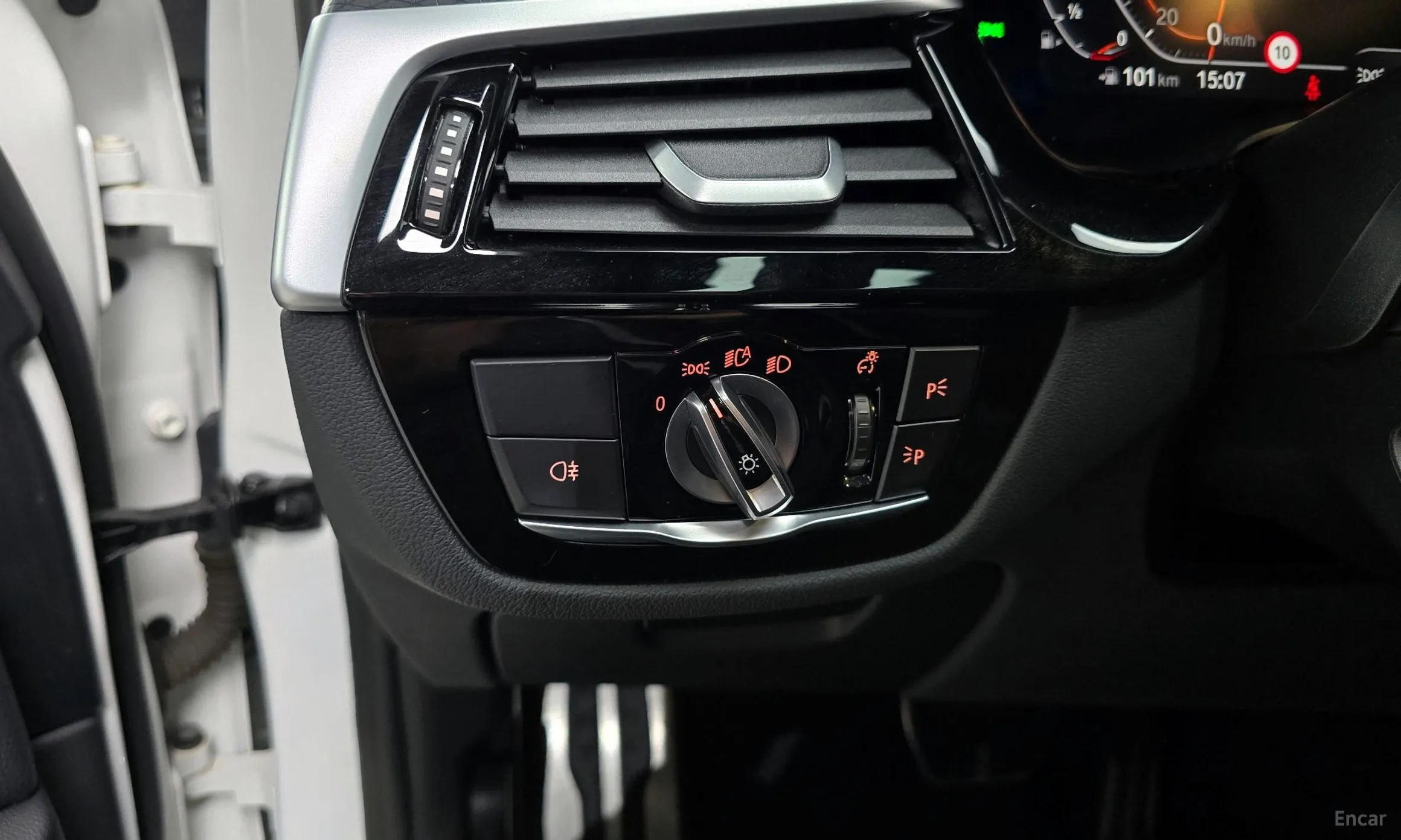 BMW 5 Series (G30) превью 13
