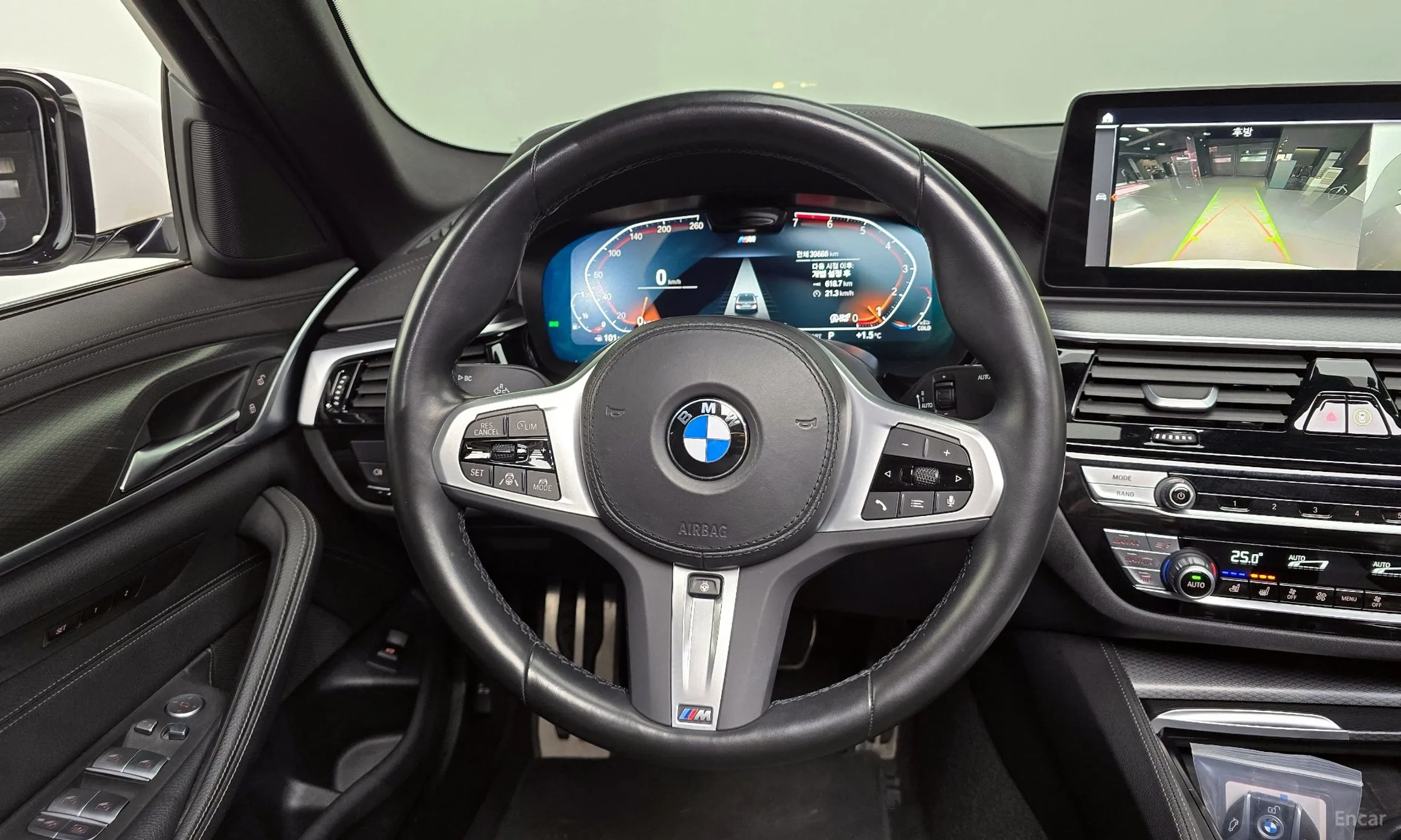 BMW 5 Series (G30) превью 14