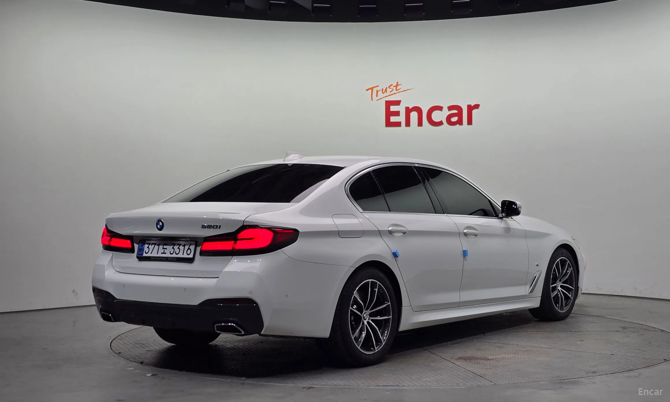 BMW 5 Series (G30) превью 2