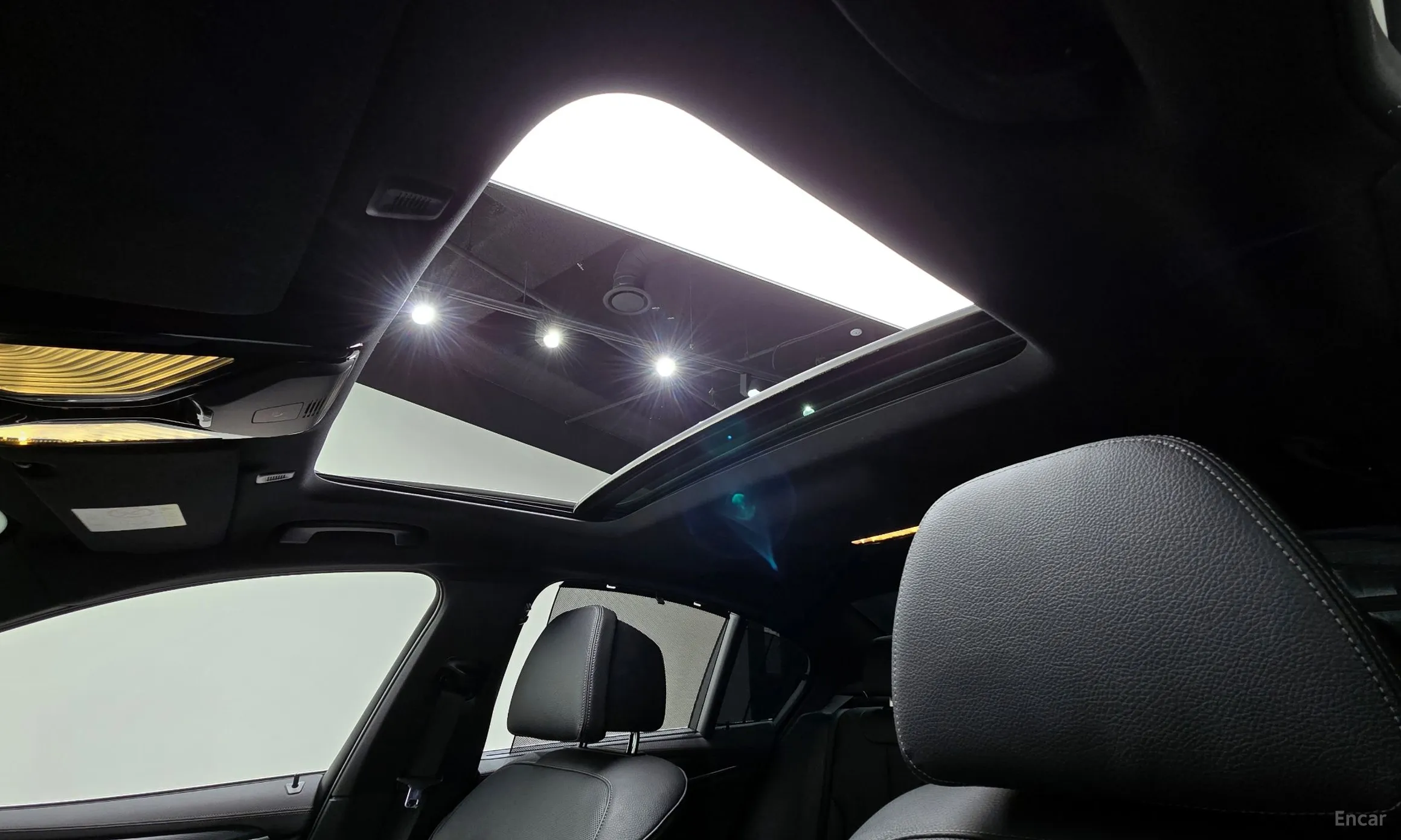 BMW 5 Series (G30) превью 19