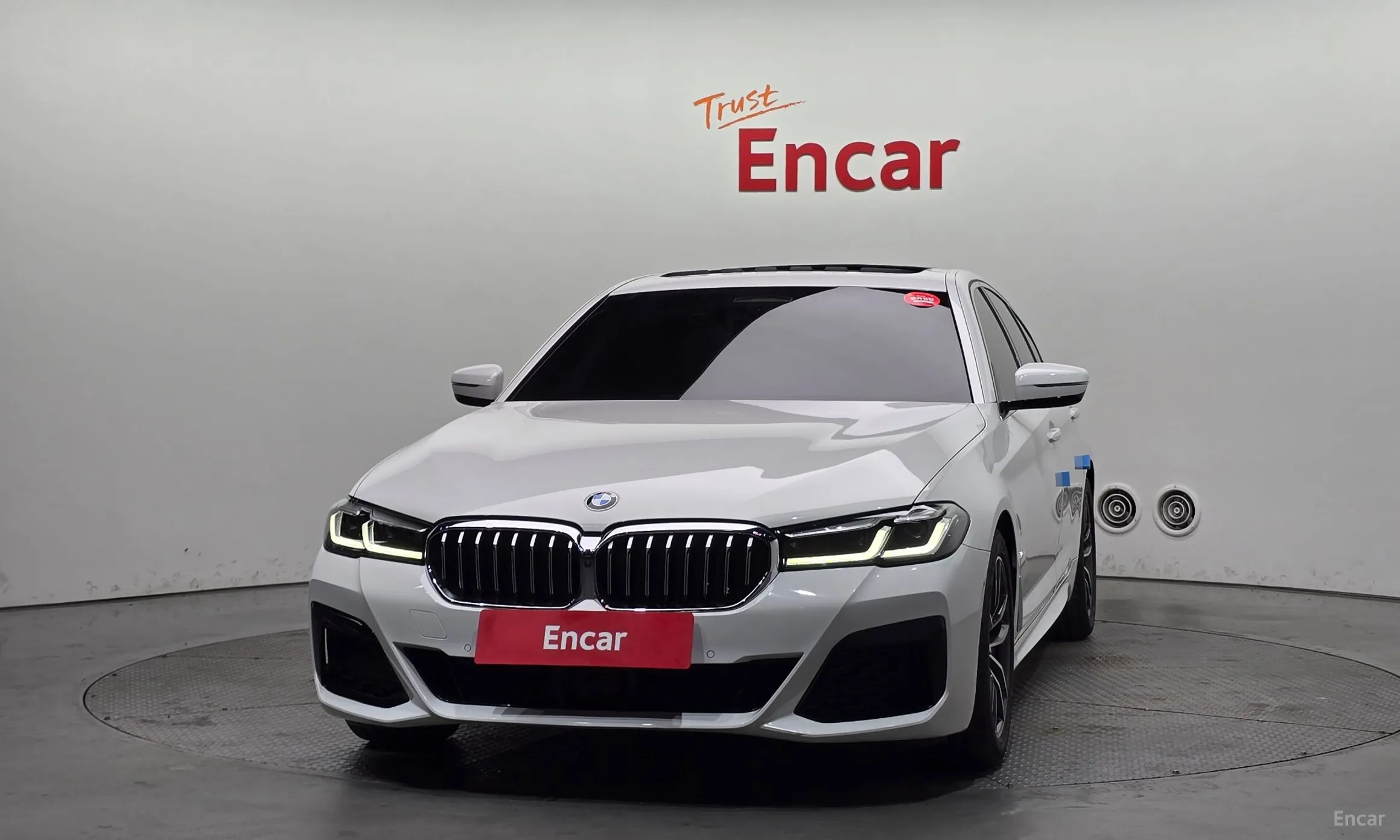 BMW 5 Series (G30) превью 3