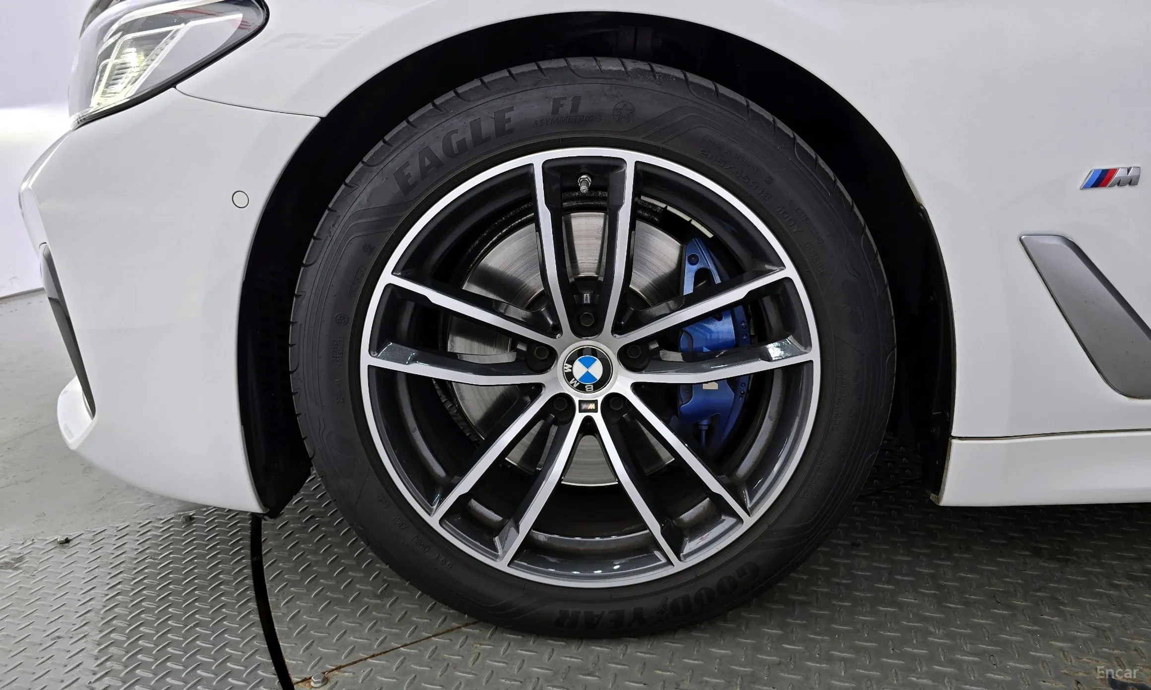 BMW 5 Series (G30) превью 5