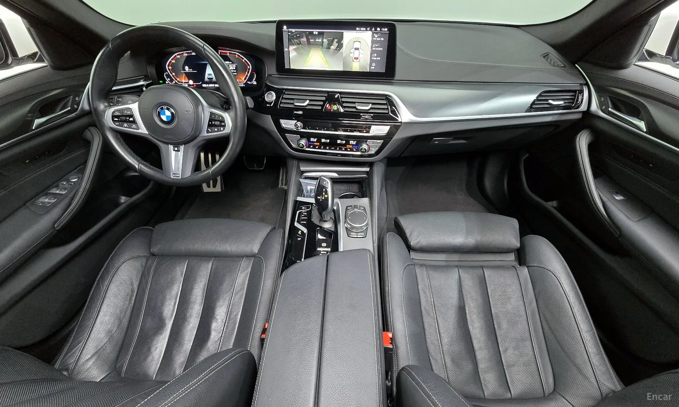 BMW 5 Series (G30) превью 7
