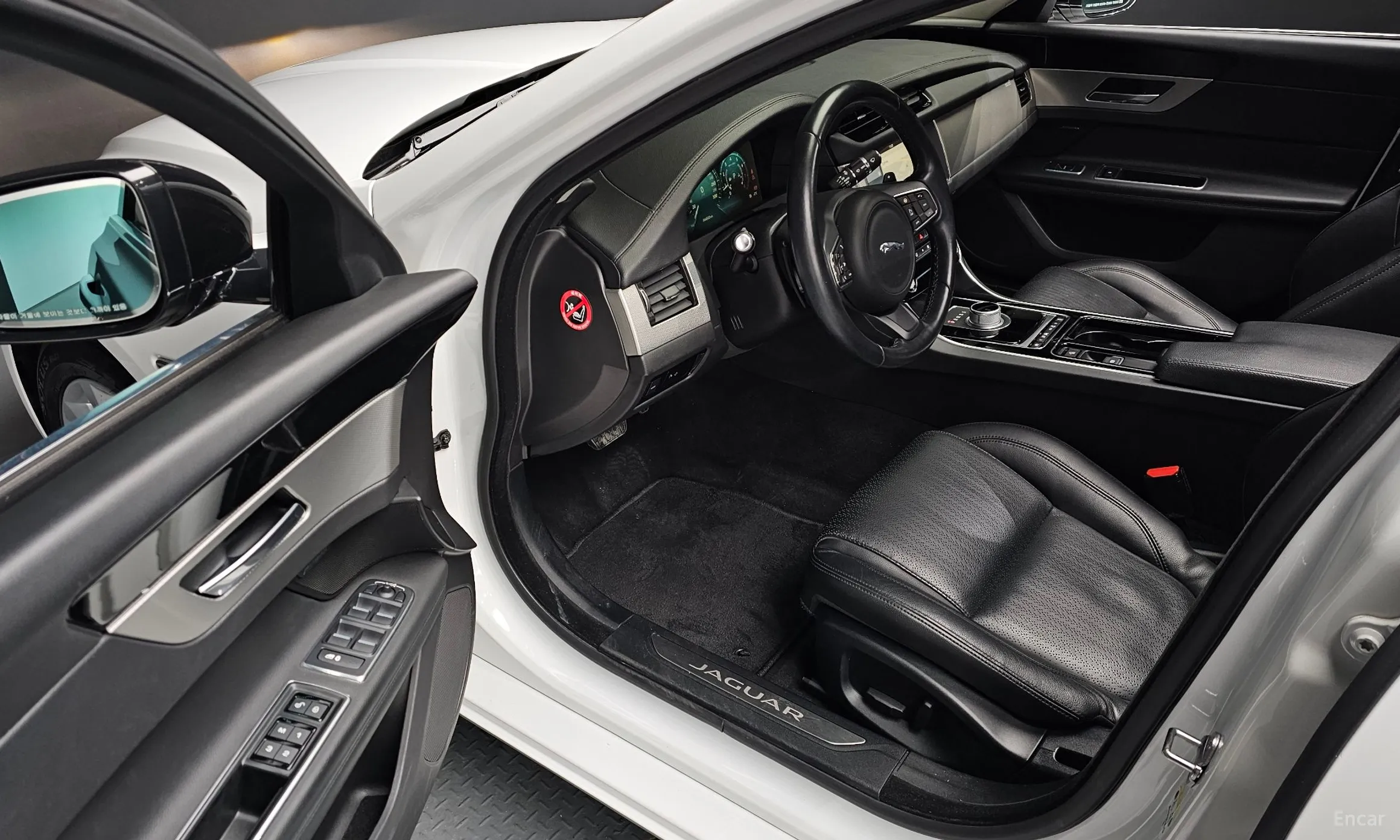Jaguar XF (x260) превью 11