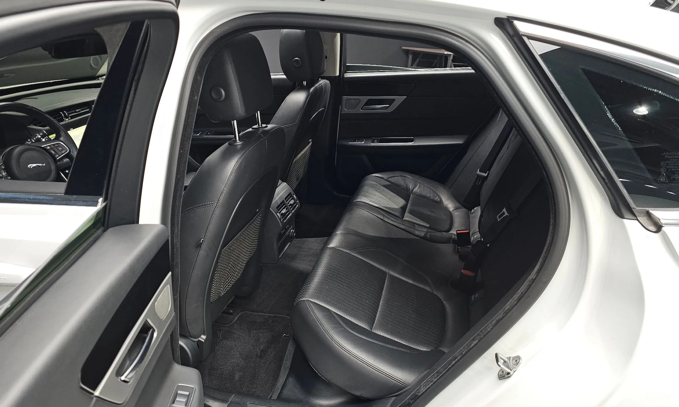 Jaguar XF (x260) превью 12