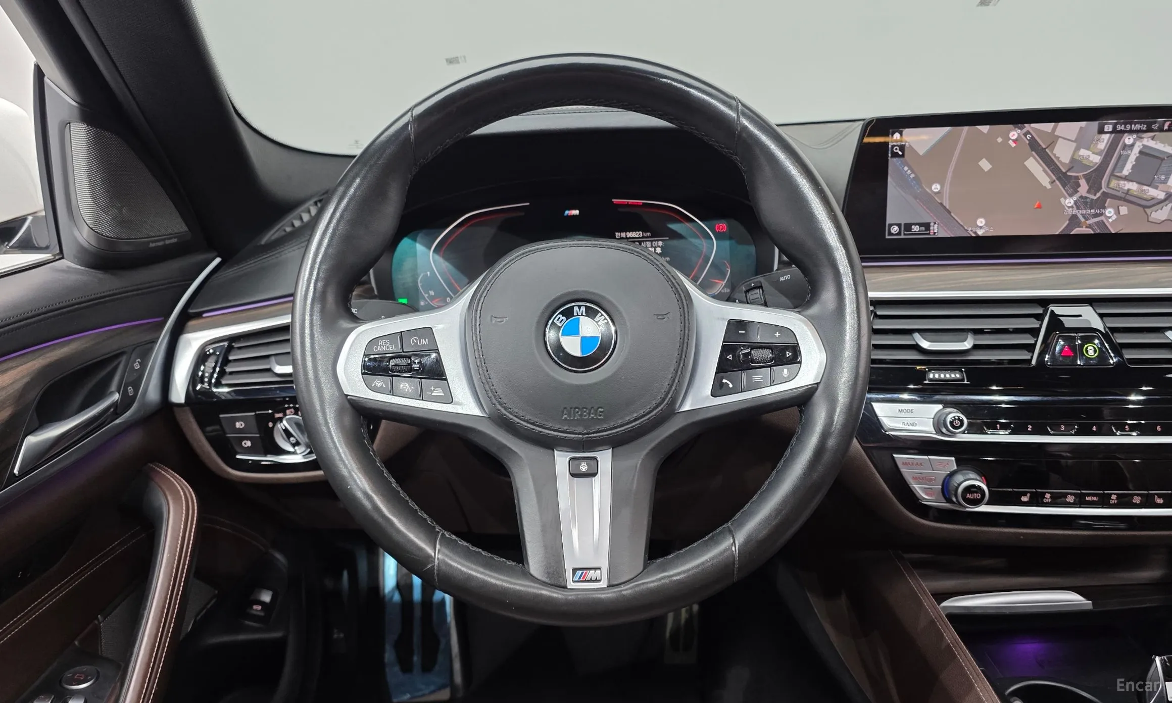 BMW 5 Series (G30) превью 13