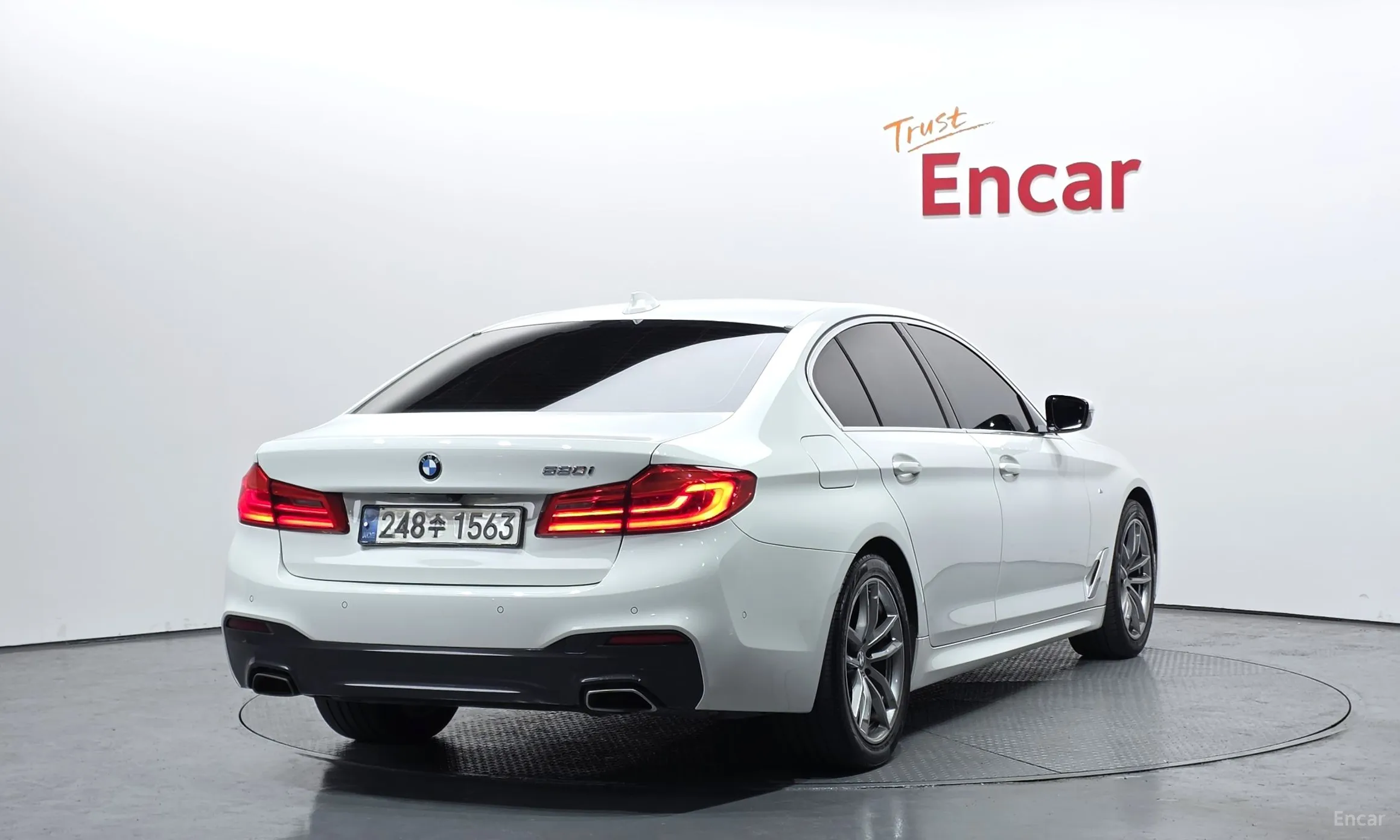BMW 5 Series (G30) превью 2