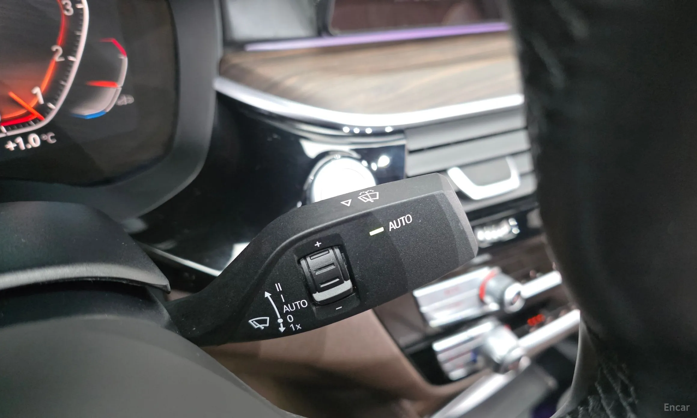 BMW 5 Series (G30) превью 17