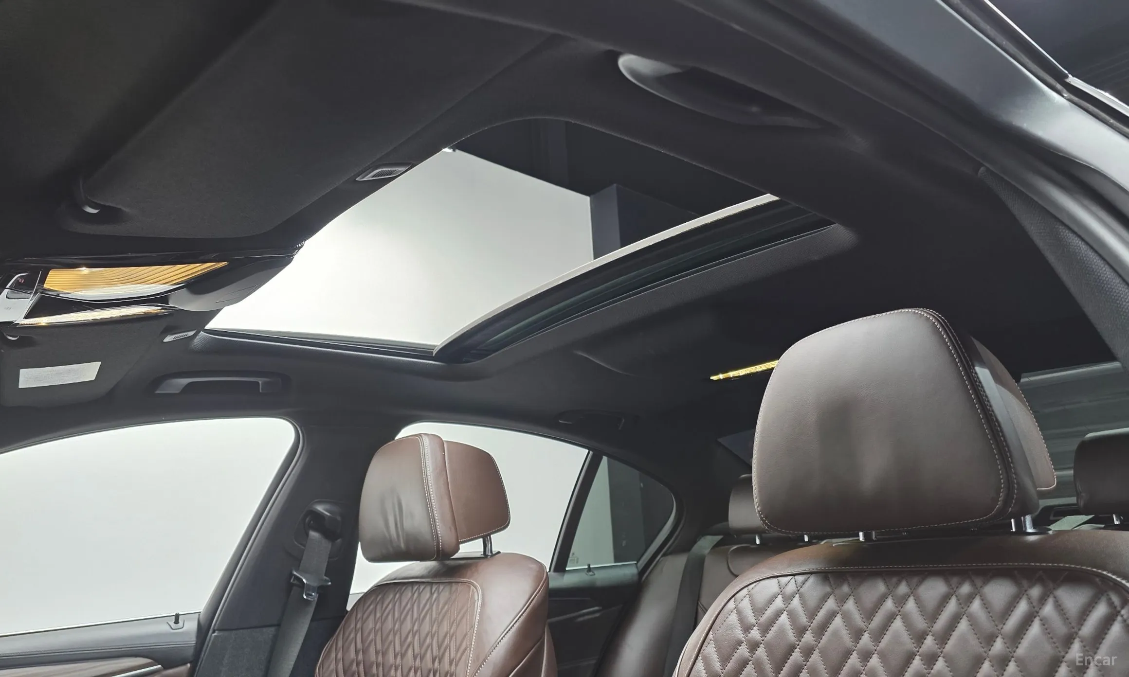 BMW 5 Series (G30) превью 19