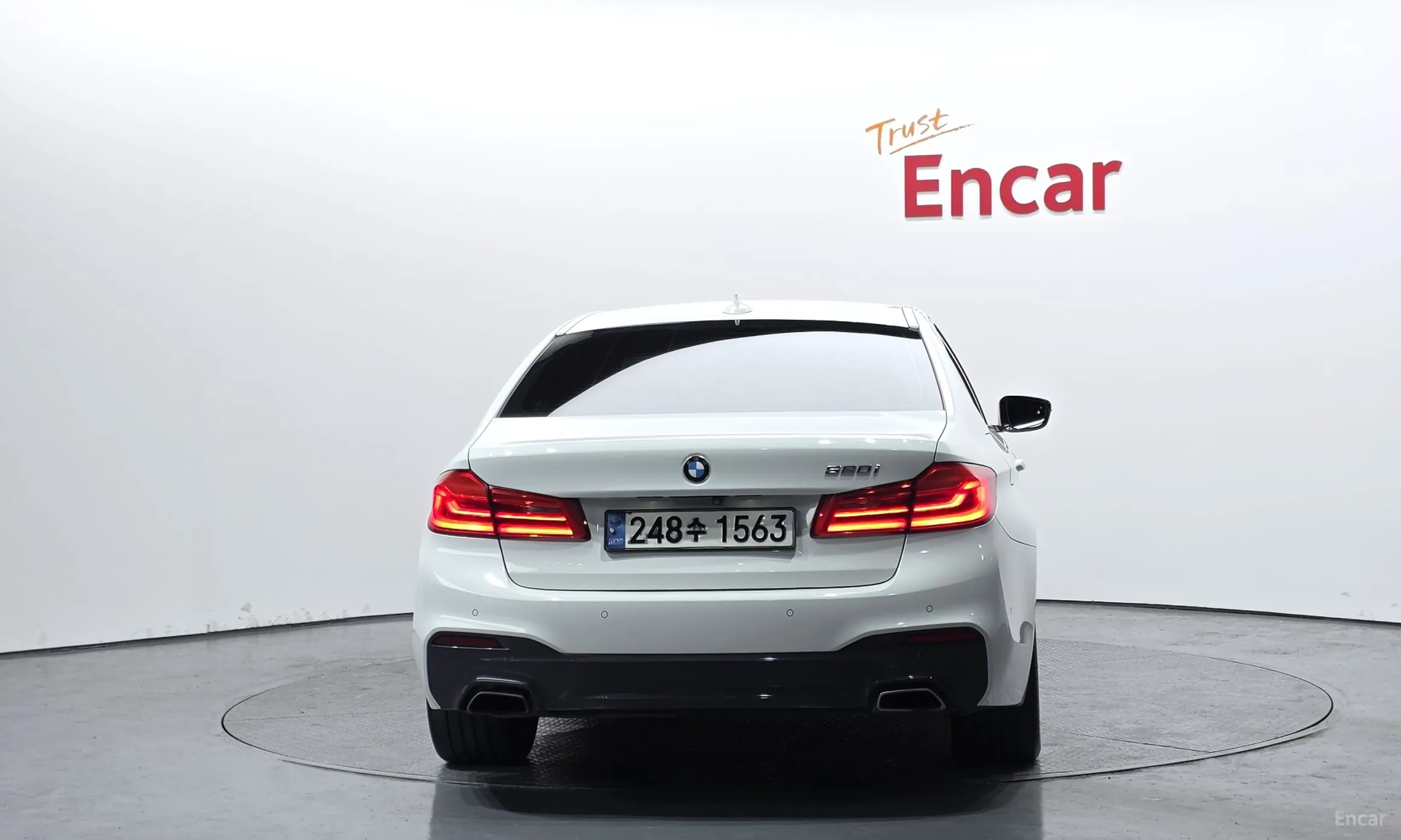 BMW 5 Series (G30) превью 4