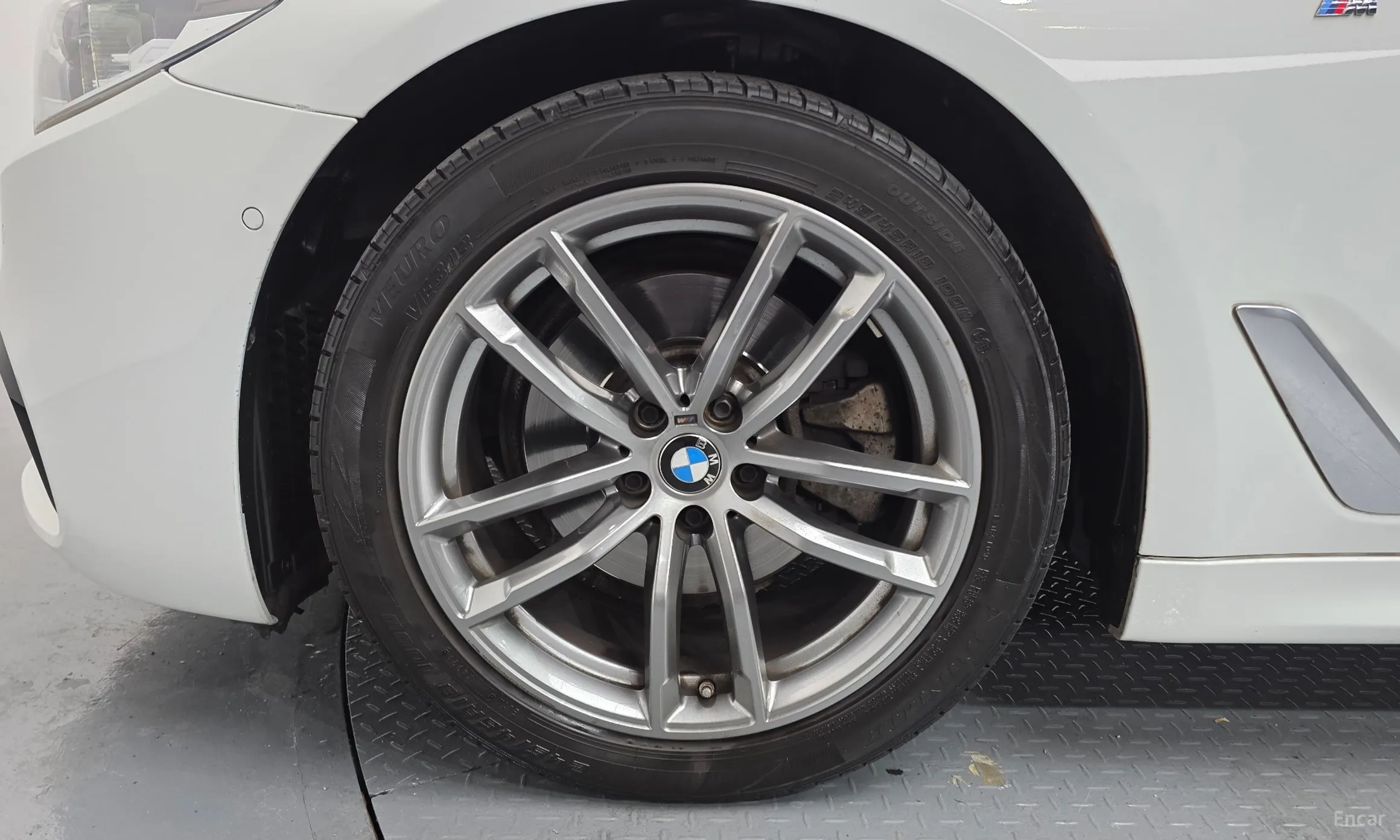 BMW 5 Series (G30) превью 5
