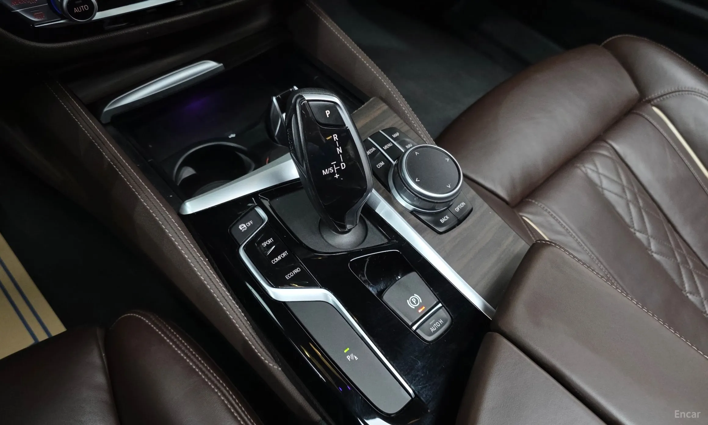 BMW 5 Series (G30) превью 9