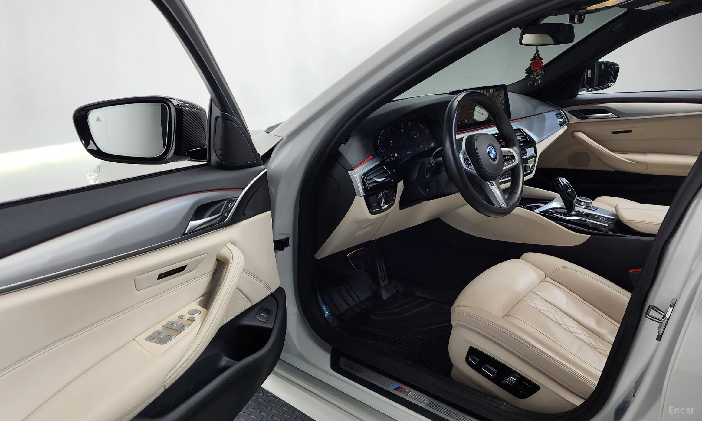 BMW 5 Series (G30) превью 10