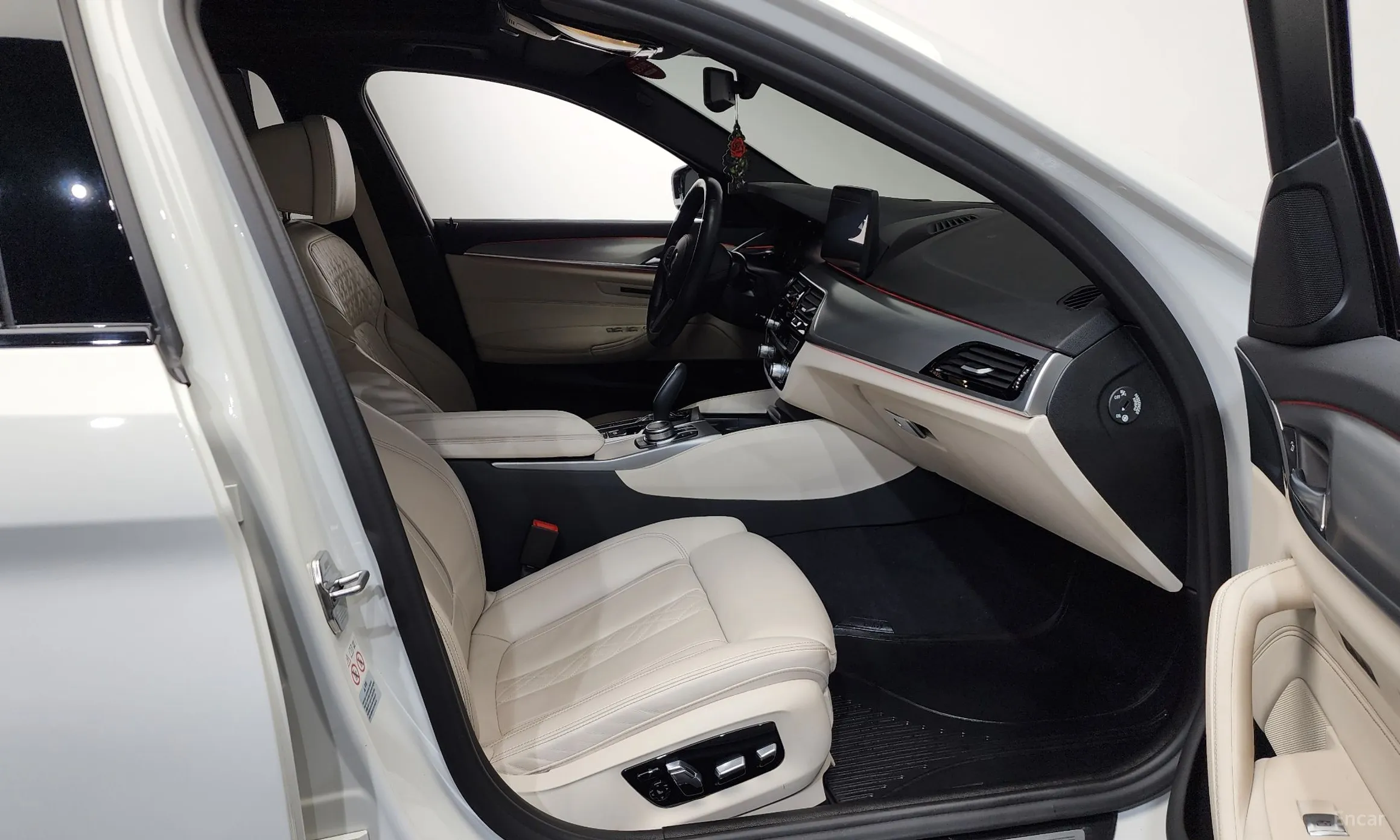 BMW 5 Series (G30) превью 11
