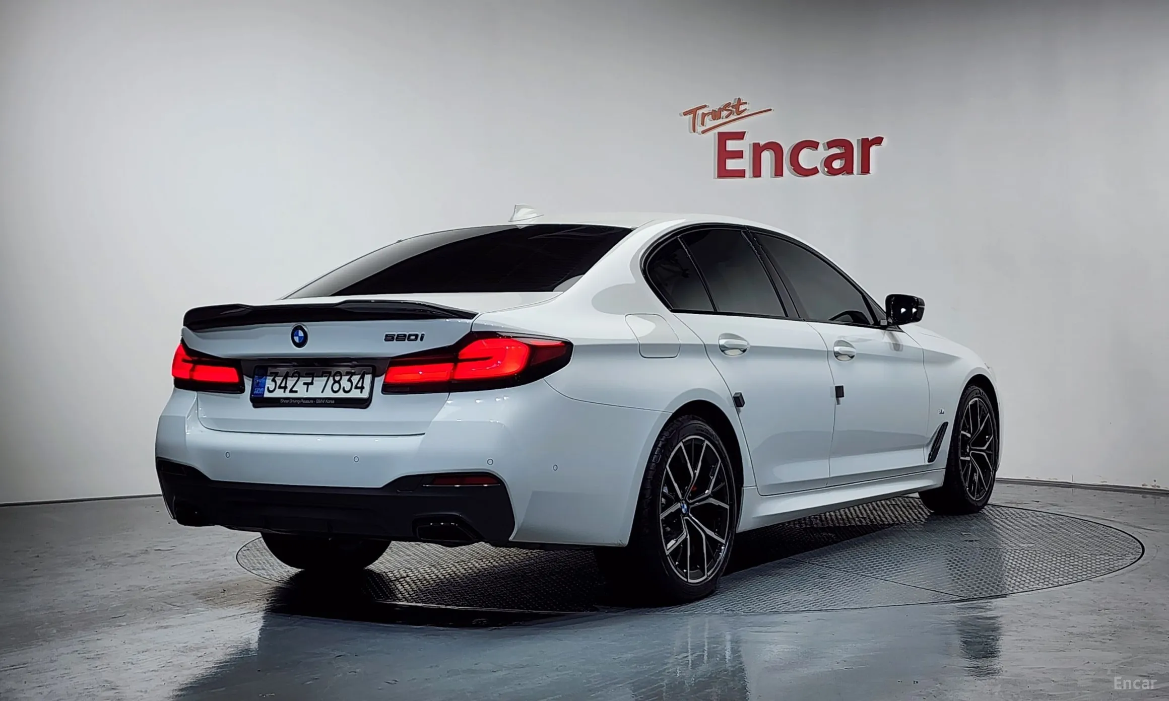 BMW 5 Series (G30) превью 2