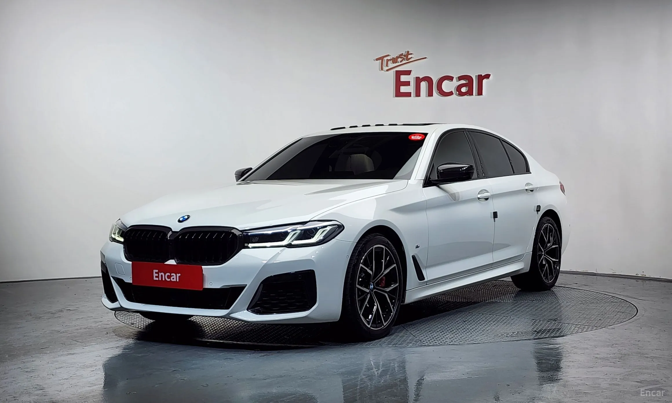 BMW 5 Series (G30) превью 7