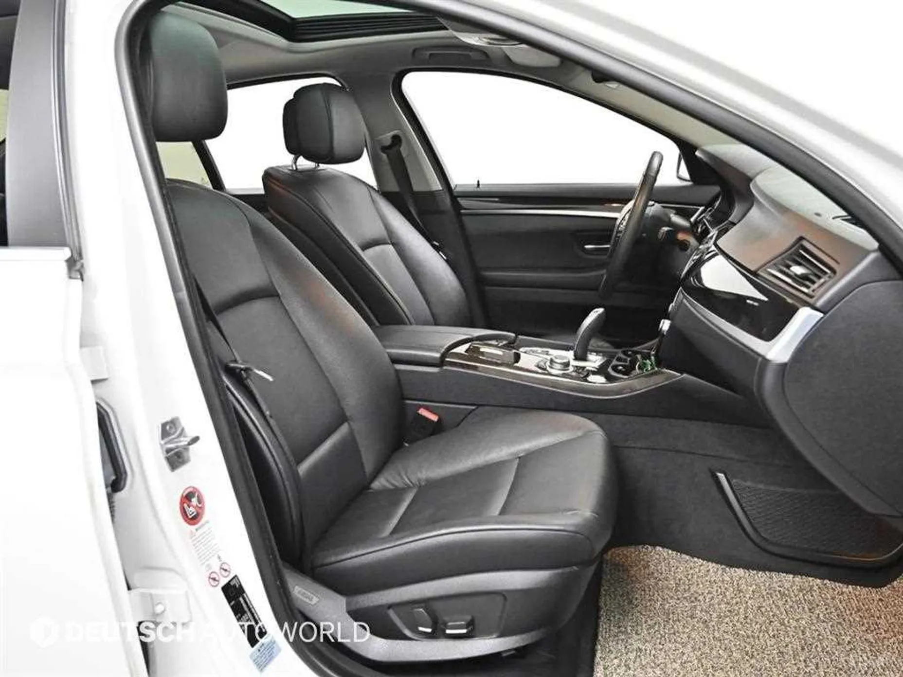 BMW 5 Series (F10) превью 10