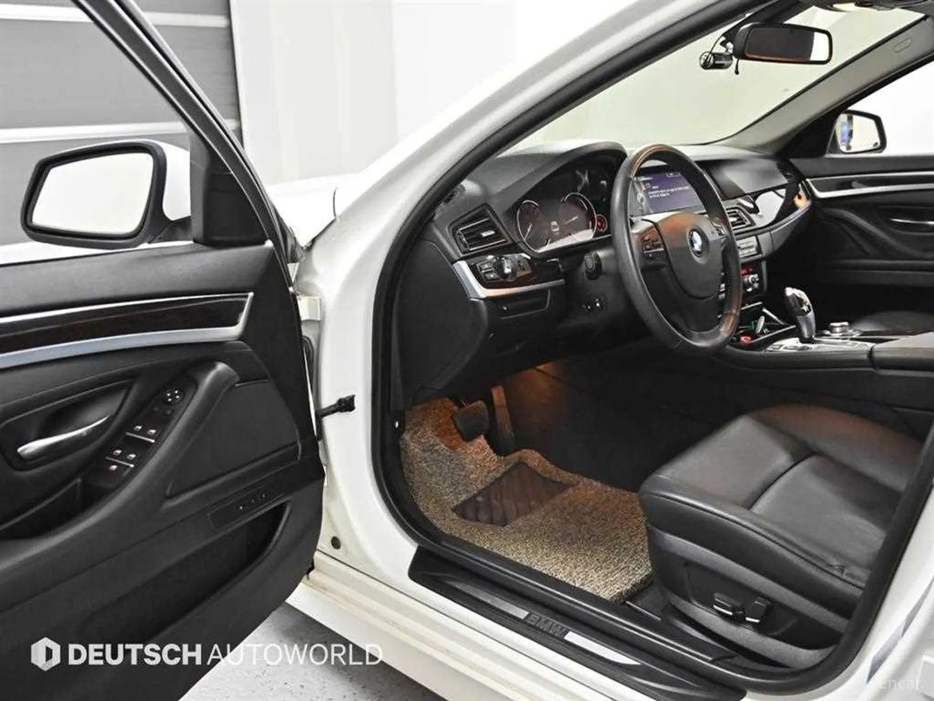 BMW 5 Series (F10) превью 11