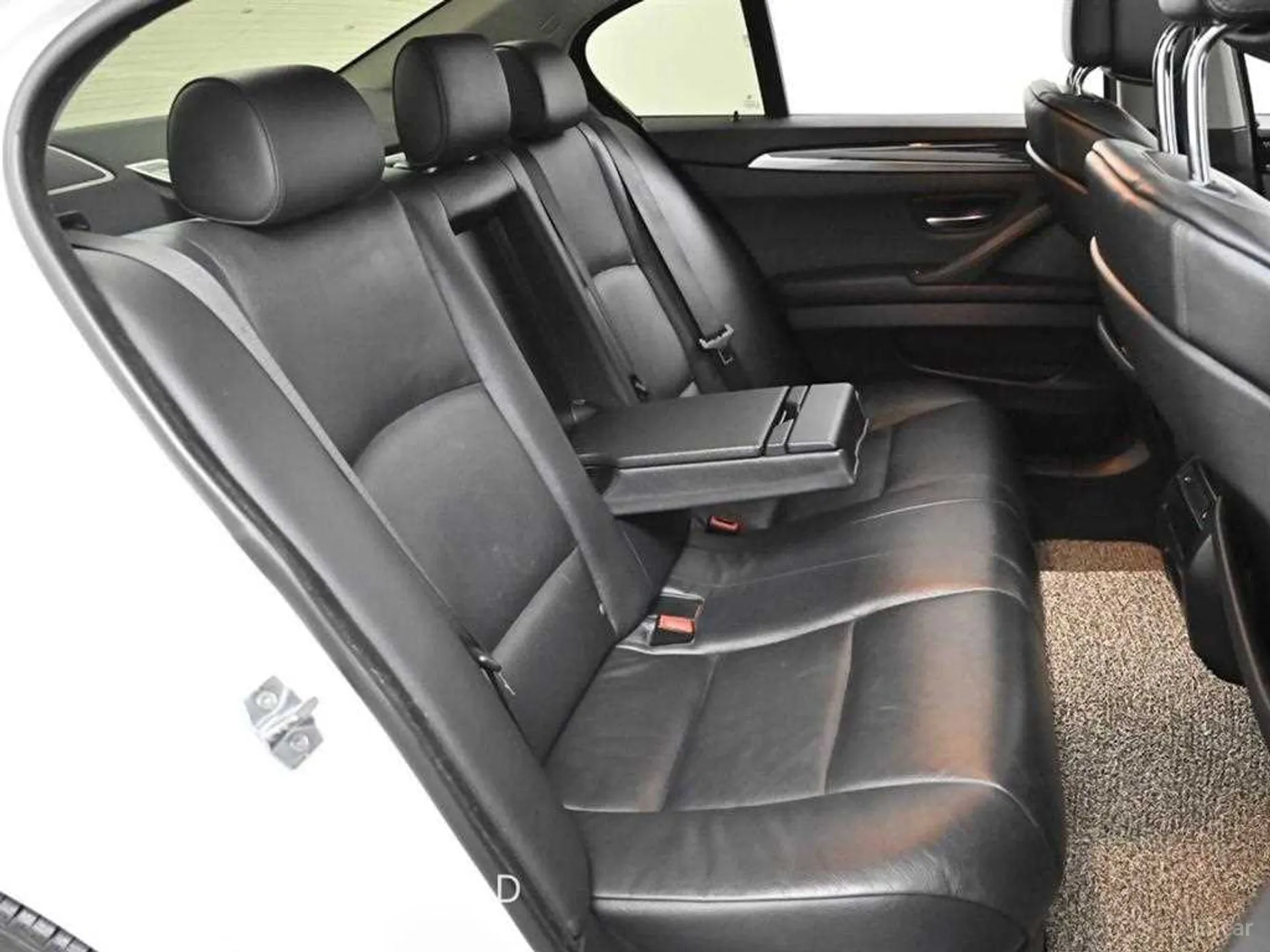 BMW 5 Series (F10) превью 12