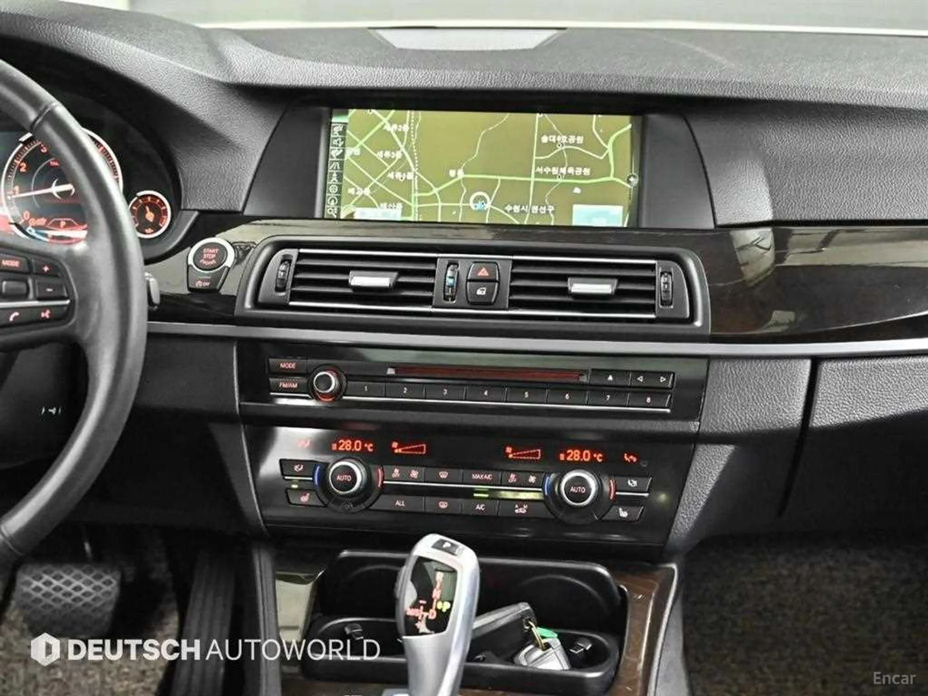 BMW 5 Series (F10) превью 14