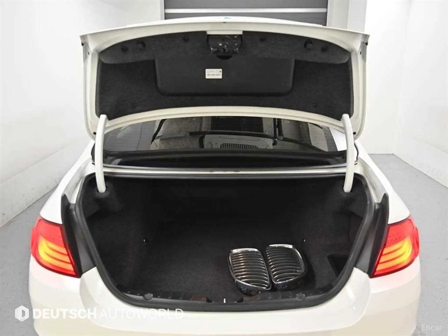 BMW 5 Series (F10) превью 20