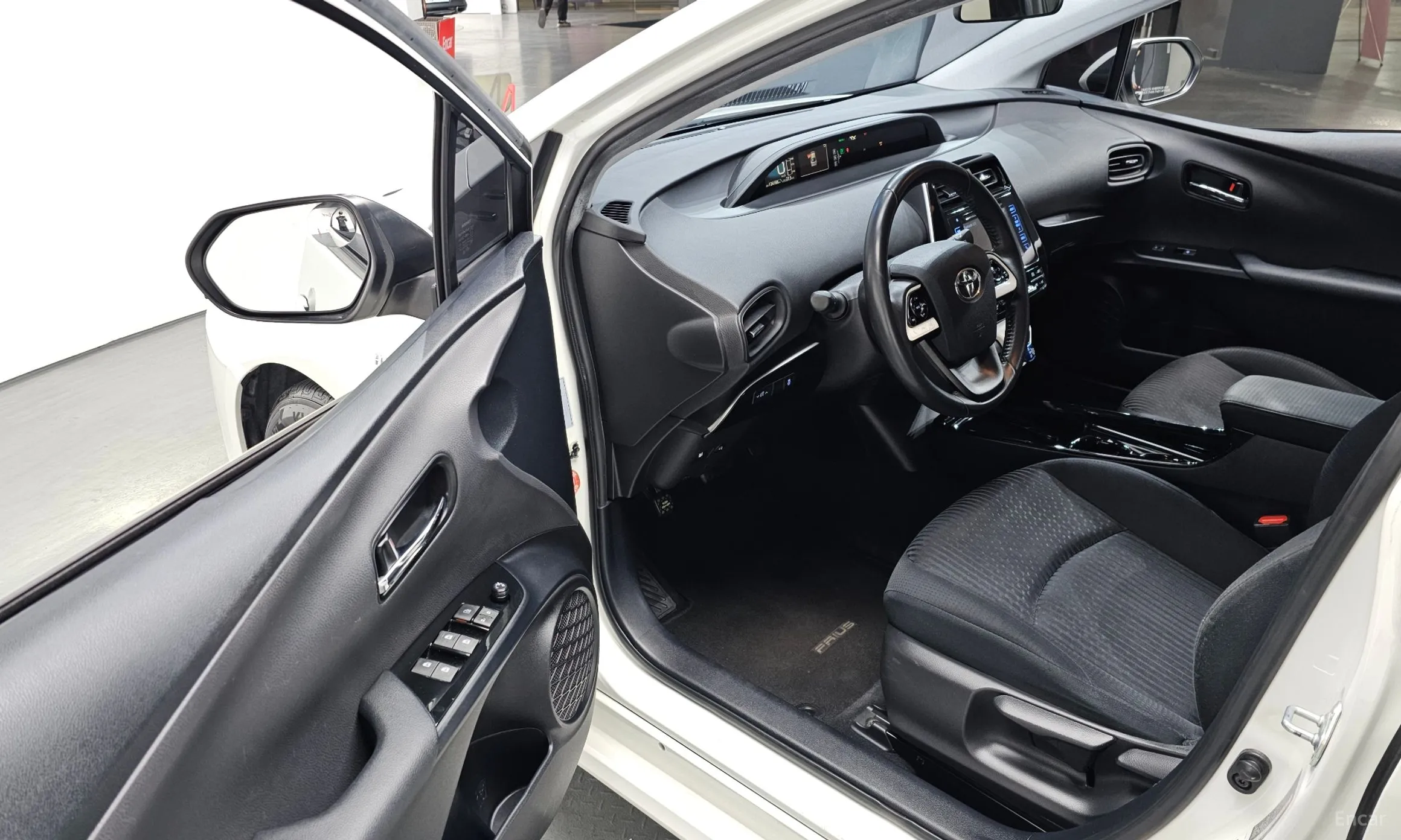 Toyota Prius 4th Generation превью 11