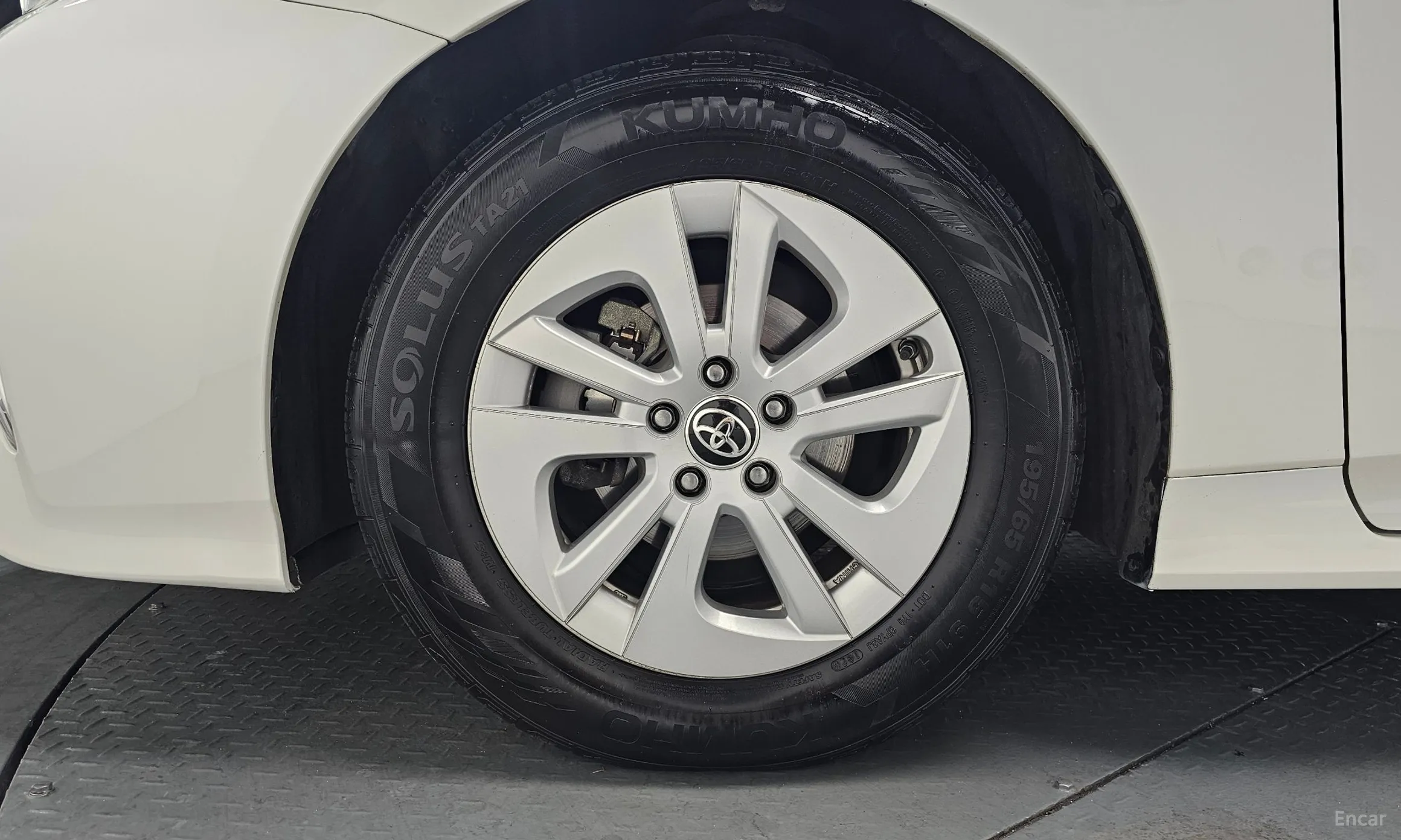 Toyota Prius 4th Generation превью 5
