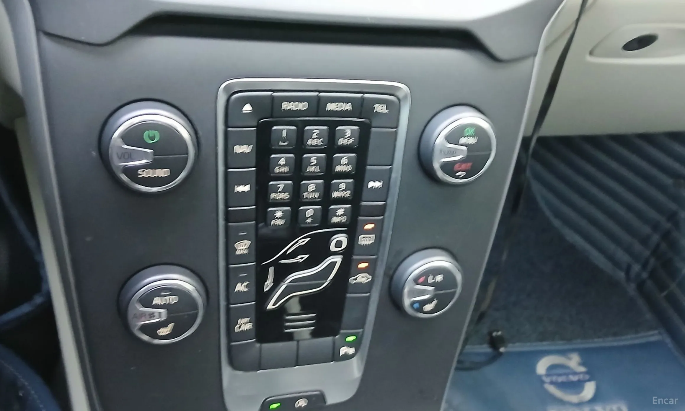 Volvo V40 превью 17