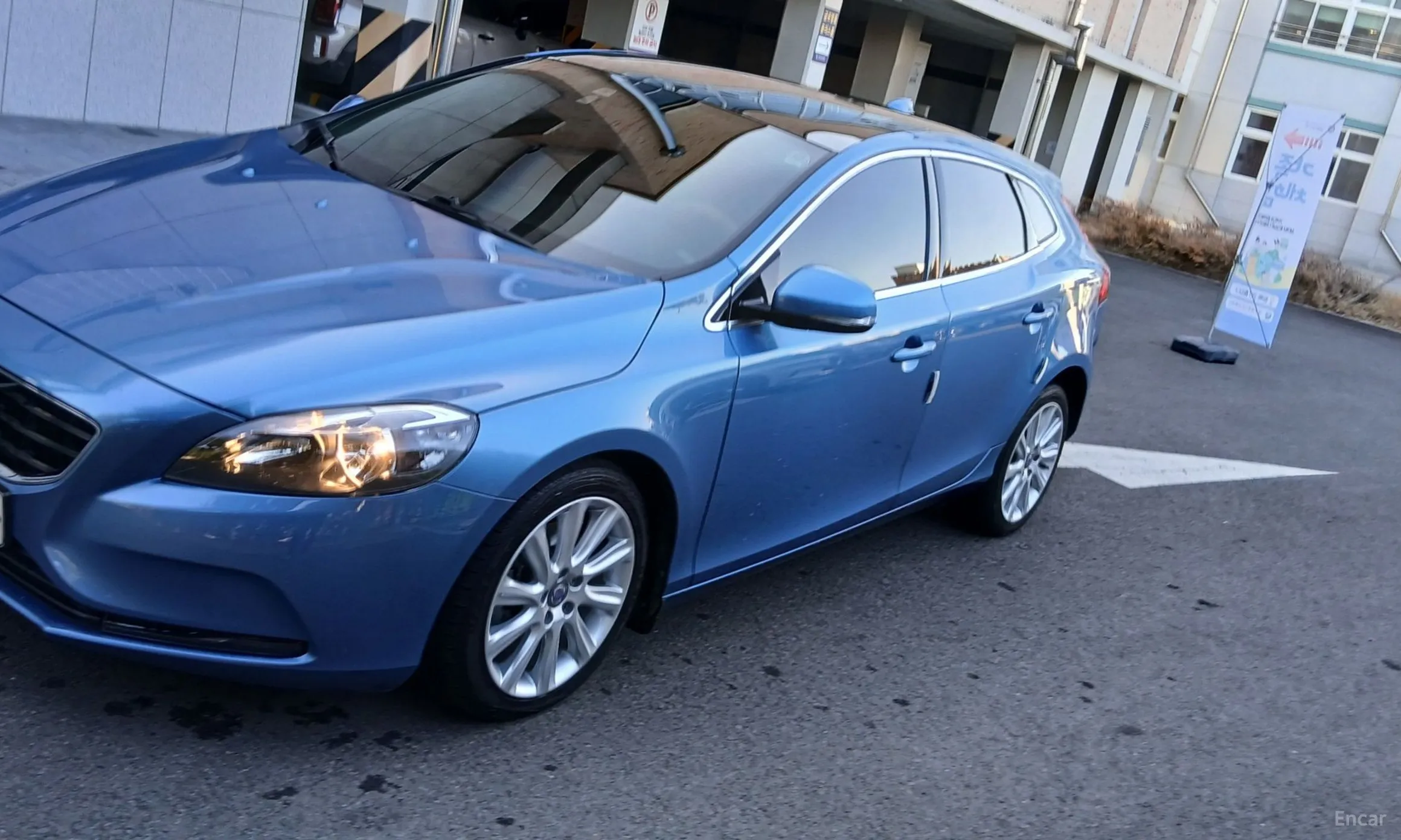 Volvo V40 превью 4