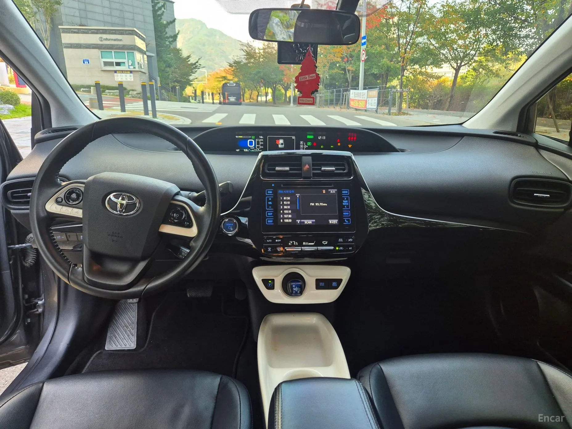 Toyota Prius 4th Generation превью 11