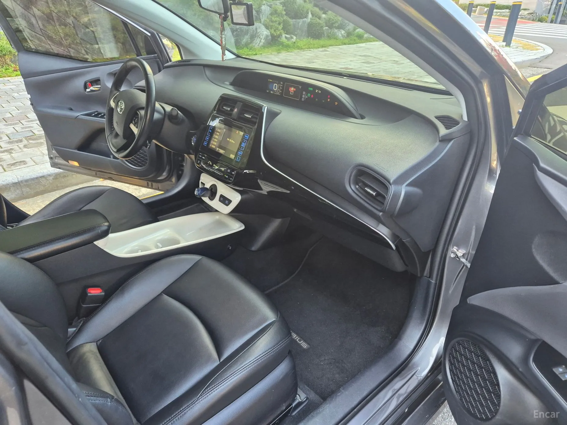 Toyota Prius 4th Generation превью 12