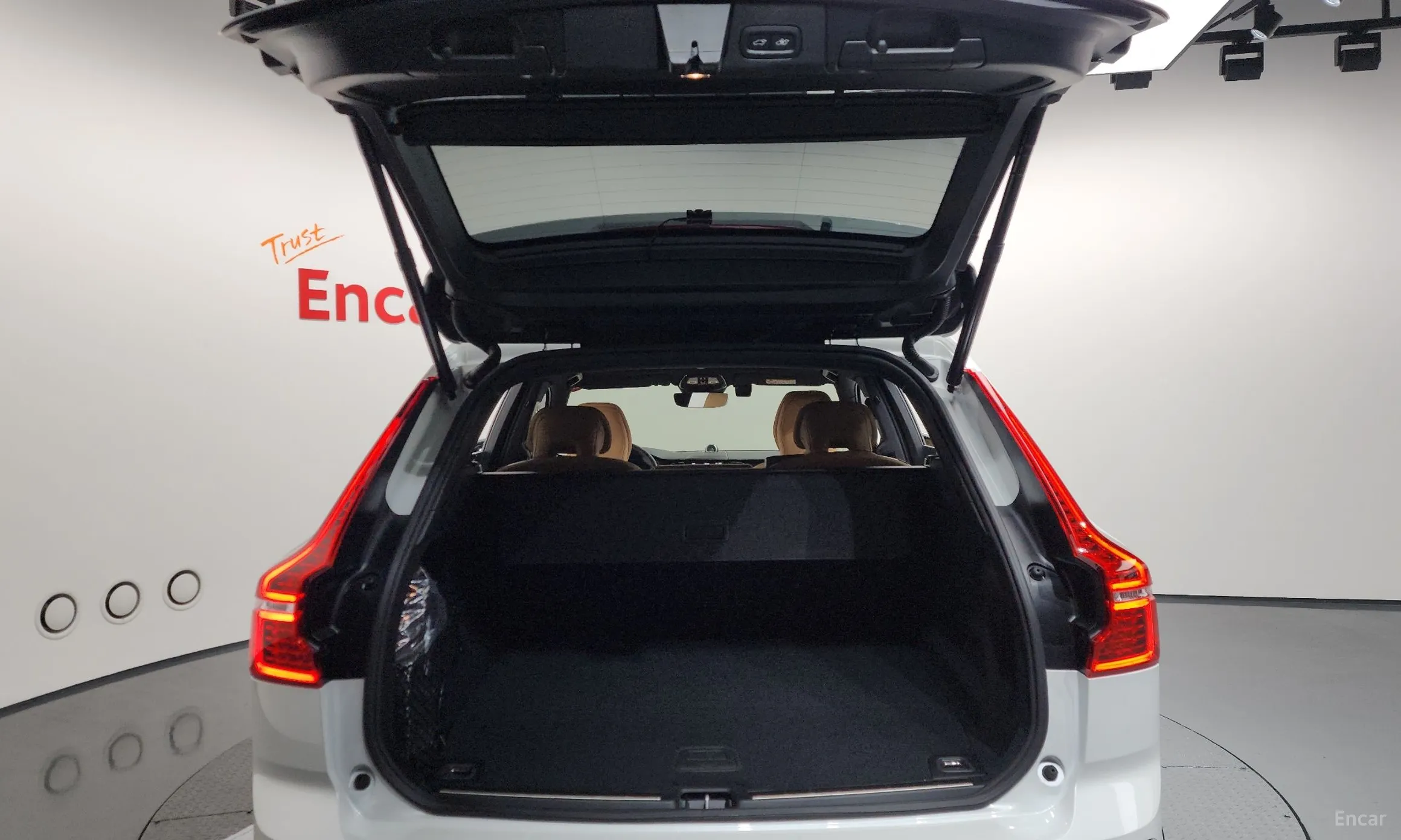 Volvo XC60 Gen 2 превью 20